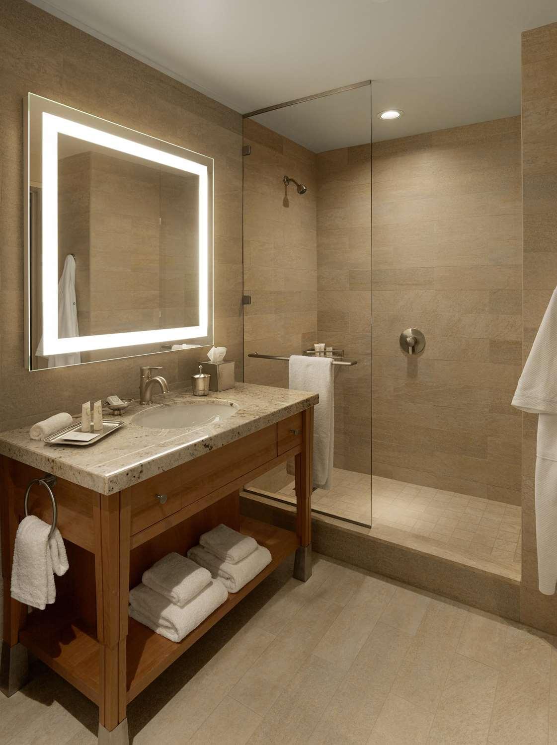 Standard King Room - Photo 3