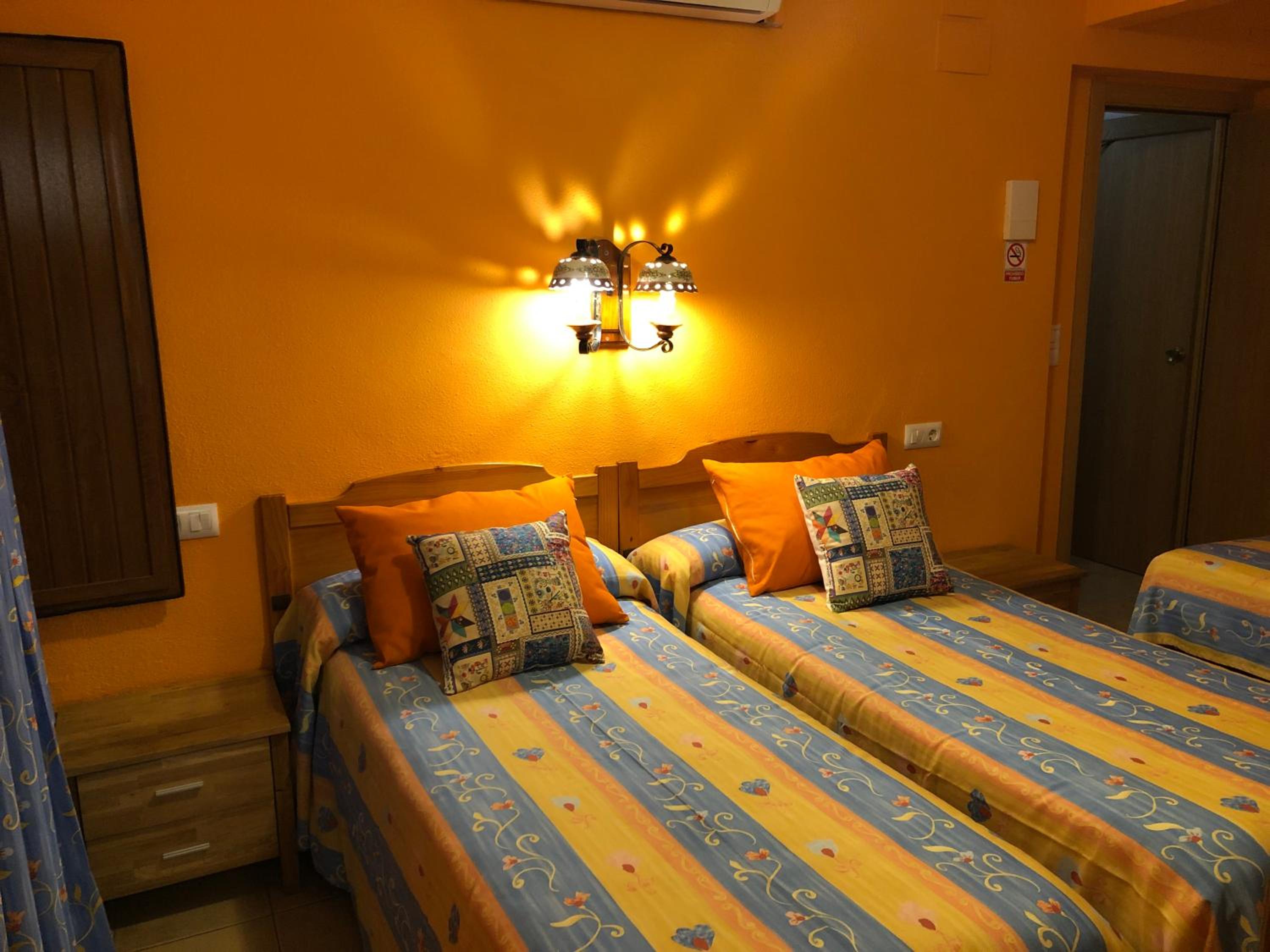 Habitación Doble Naranja