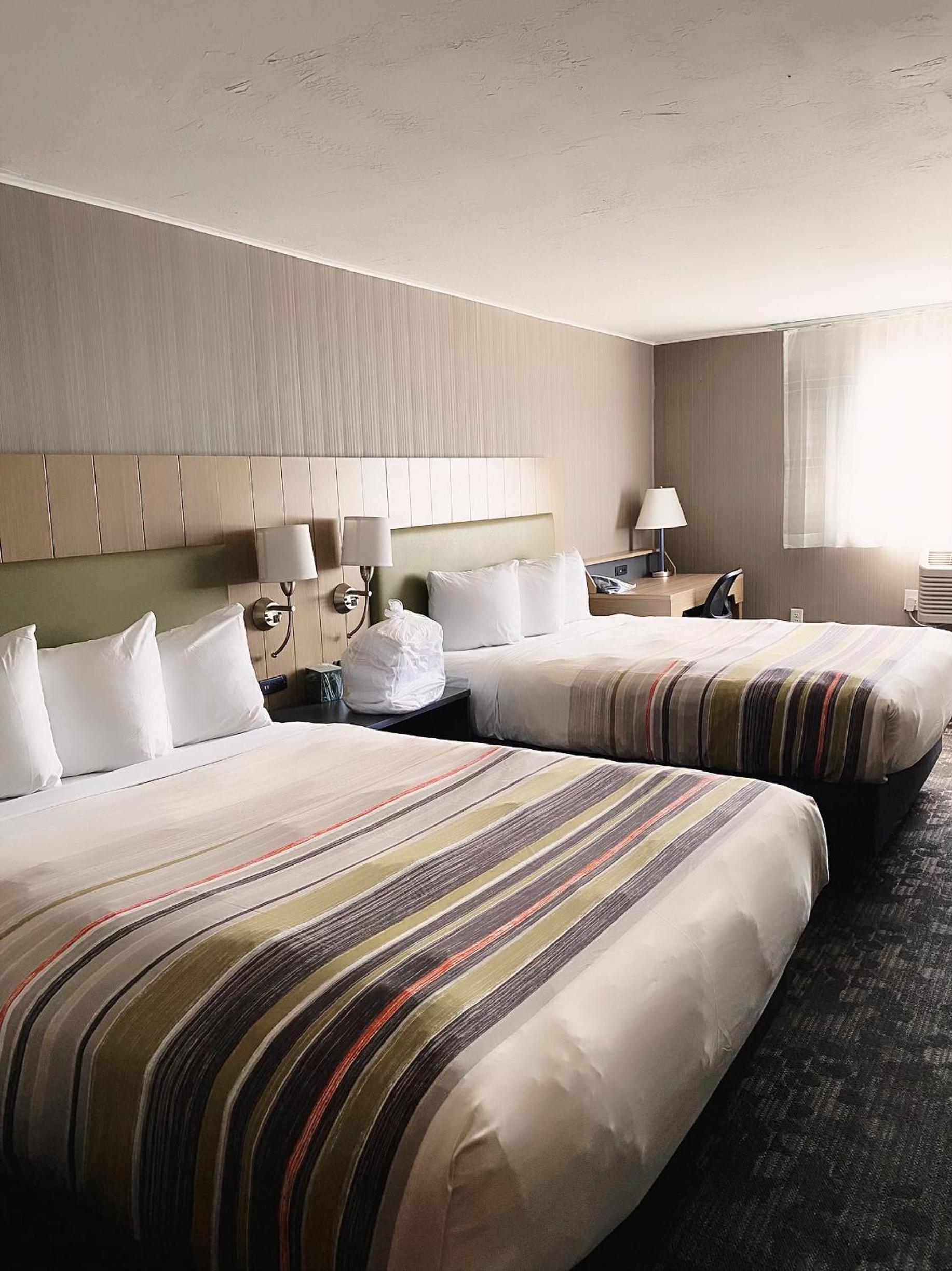 Queen Room with Two Queen Beds - Photo 12
