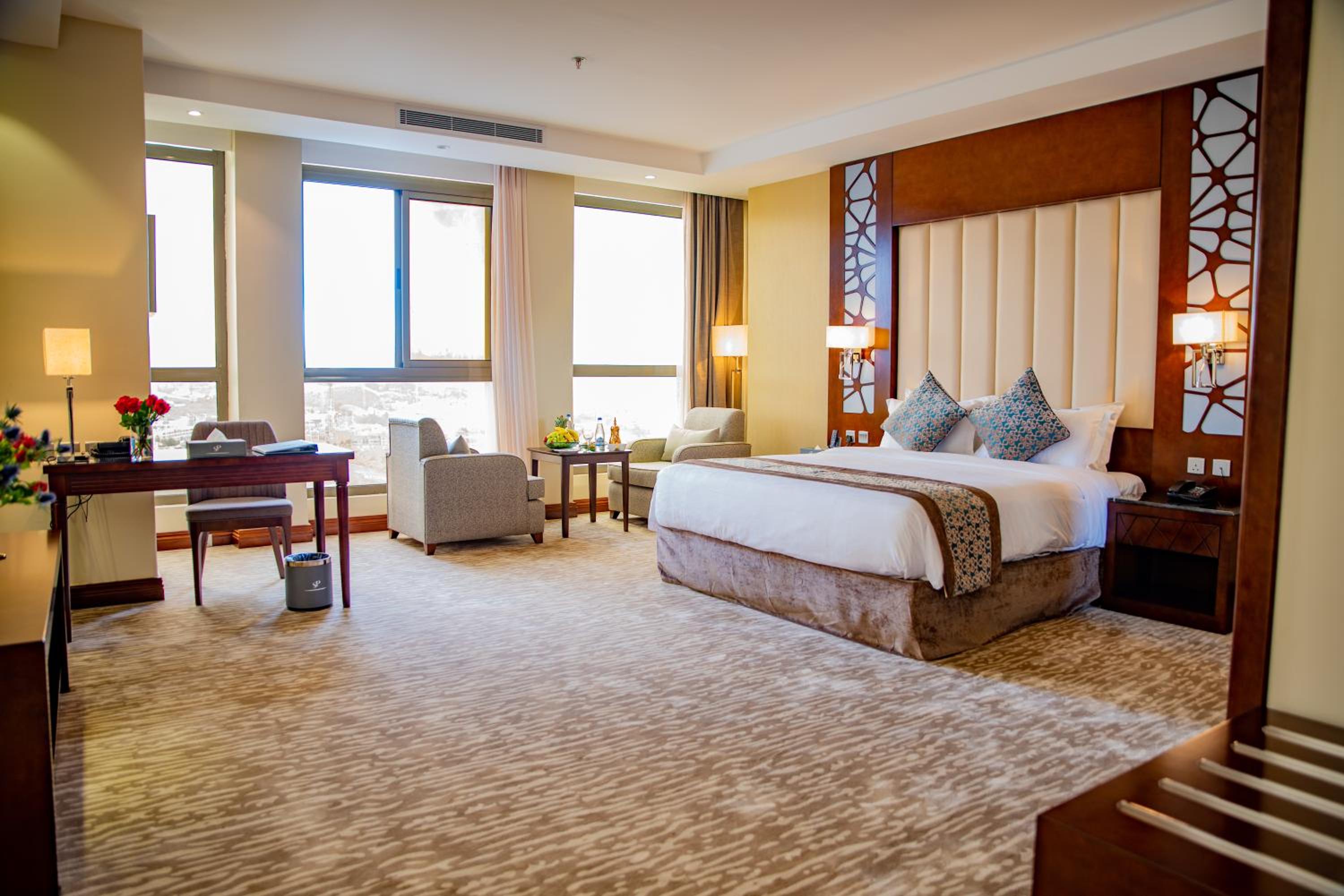 Superior King Room - Photo 4