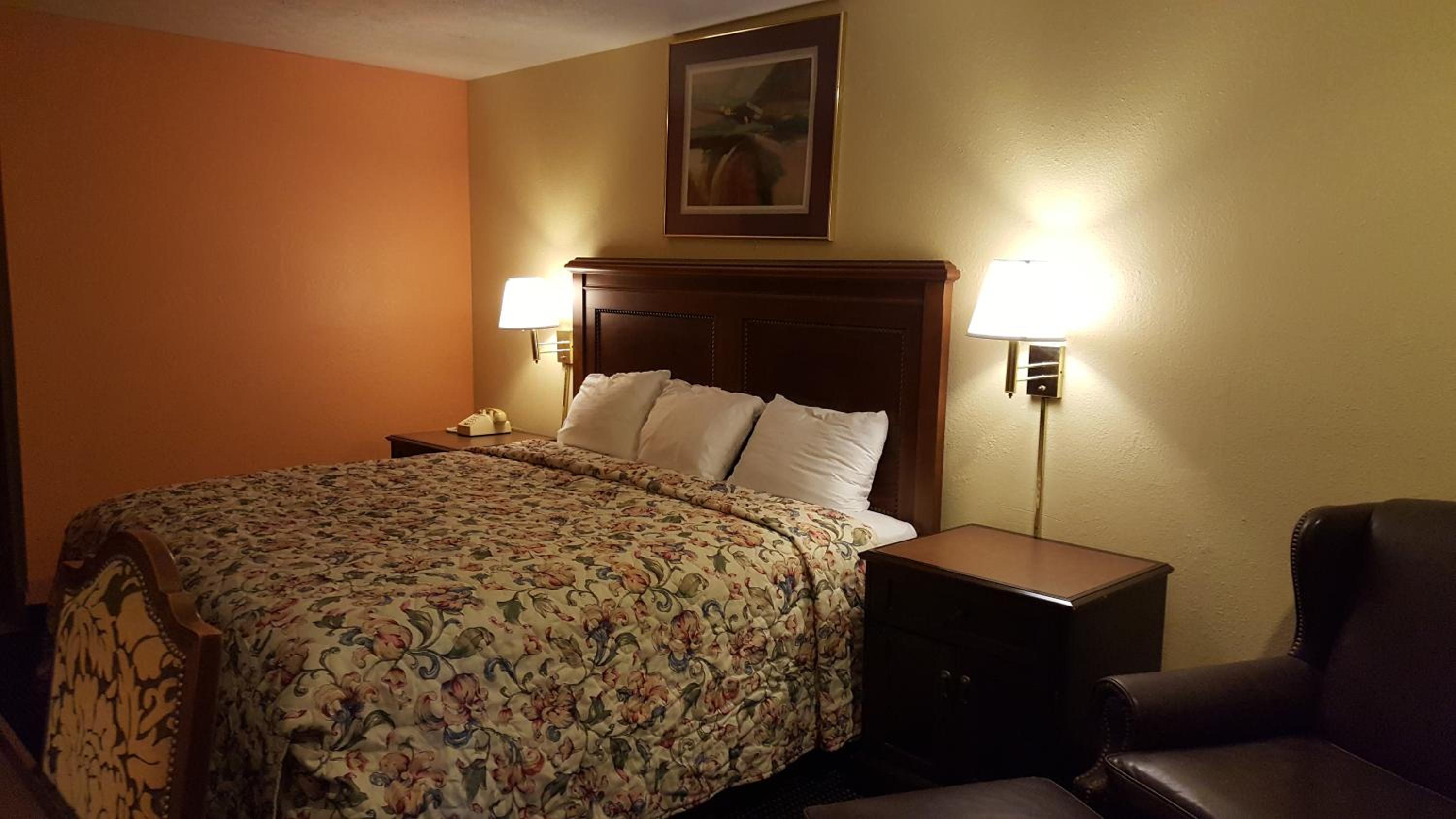 King Room - Non-Smoking - Photo 1