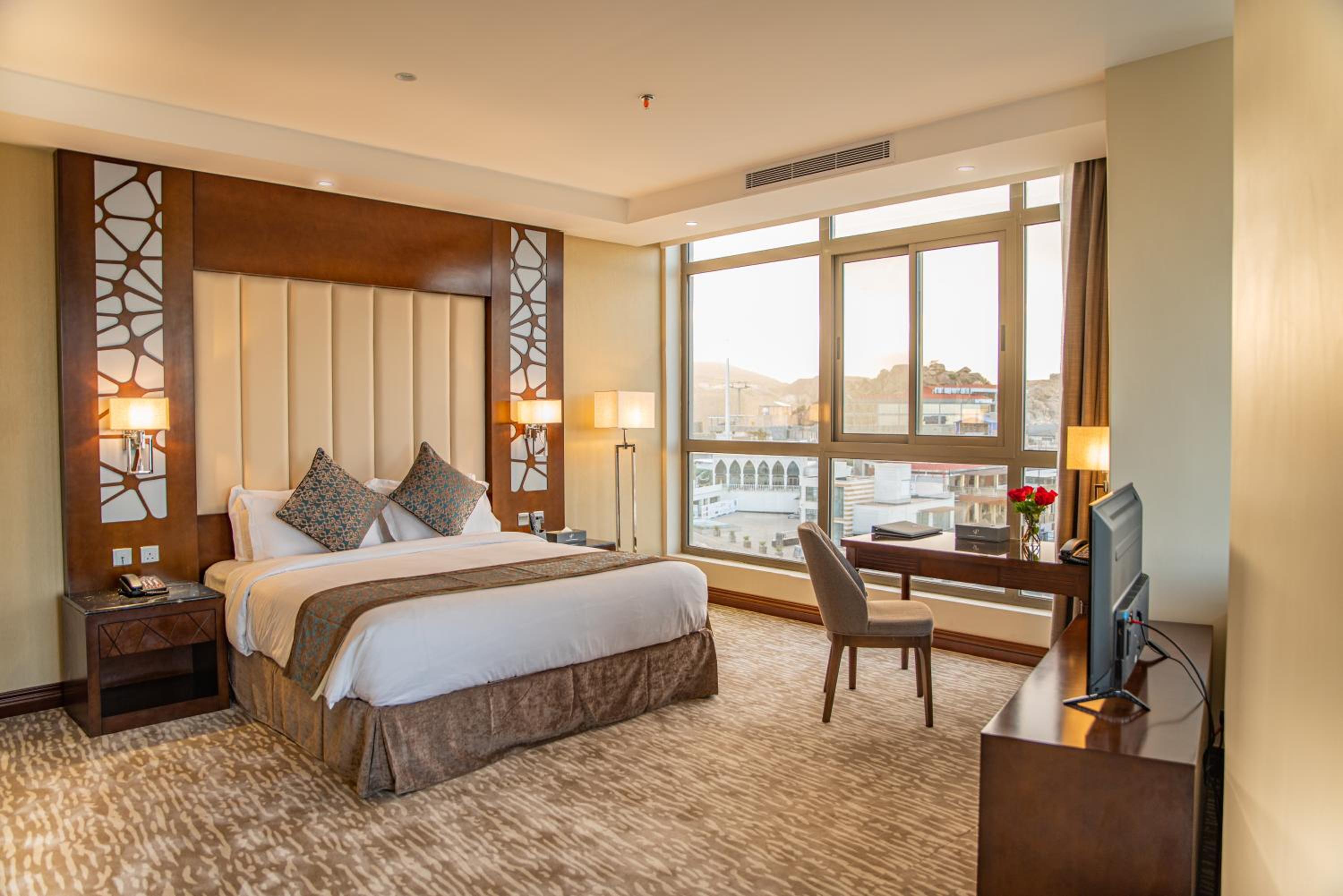 Deluxe King Room - Photo 1