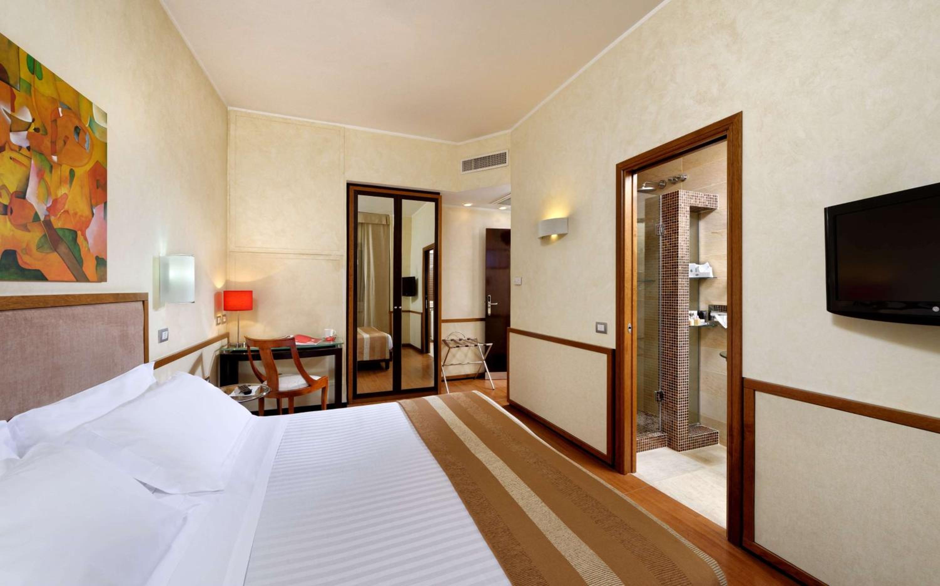 Comfort Queen Room