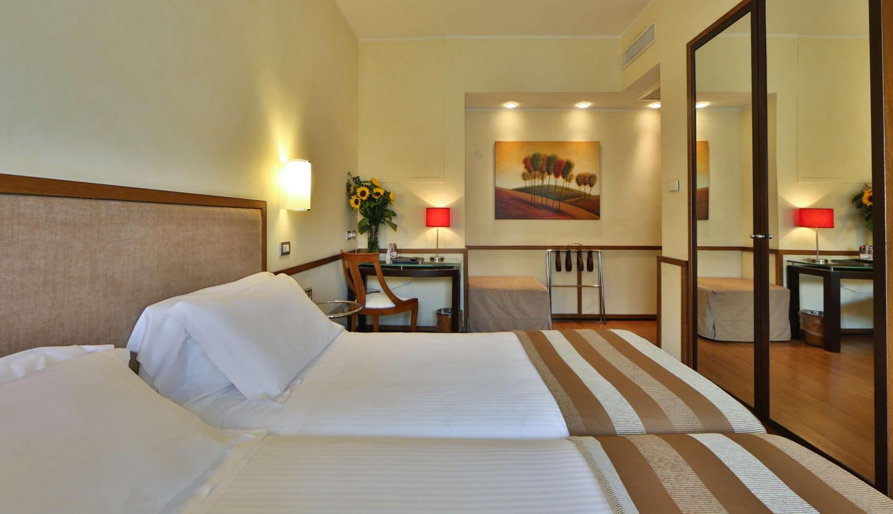 Comfort Queen Room with Extra Single Bed