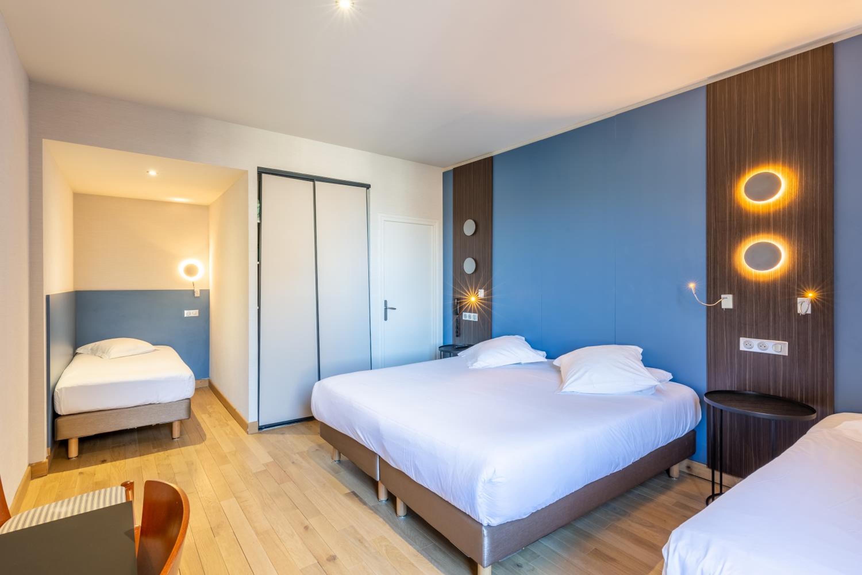 Standard Room (4 people) photo 1