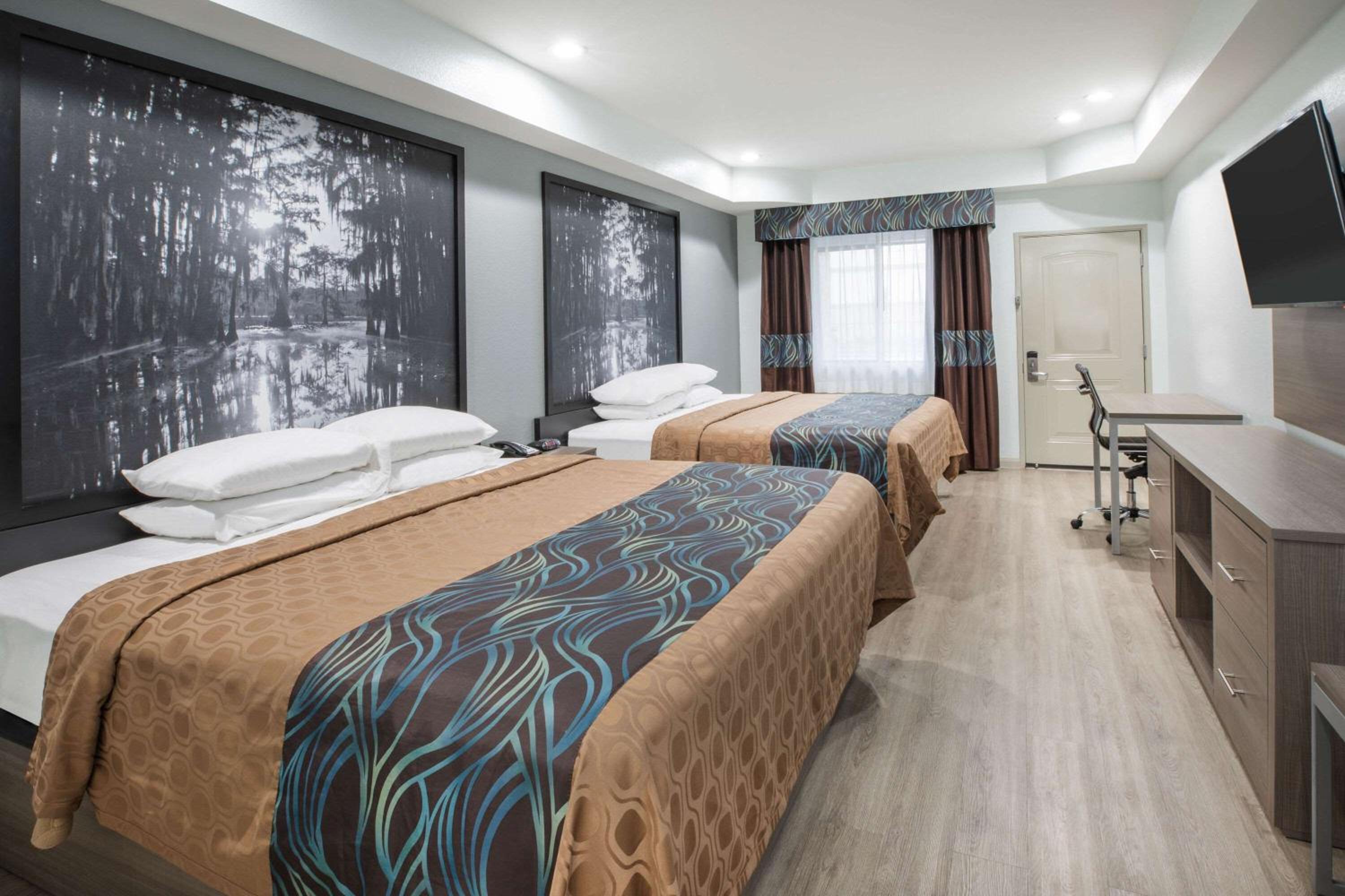 King Room with Two King Beds - Non-Smoking - Photo 8