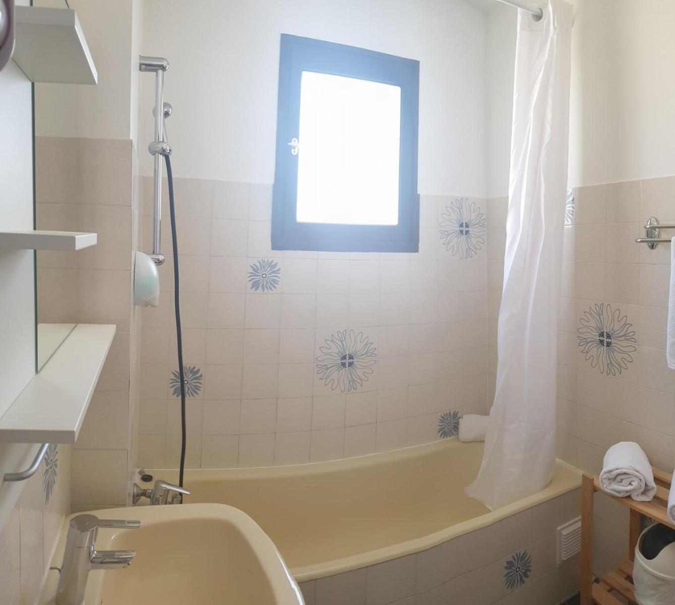 Standard Double Room with Square View photo 3