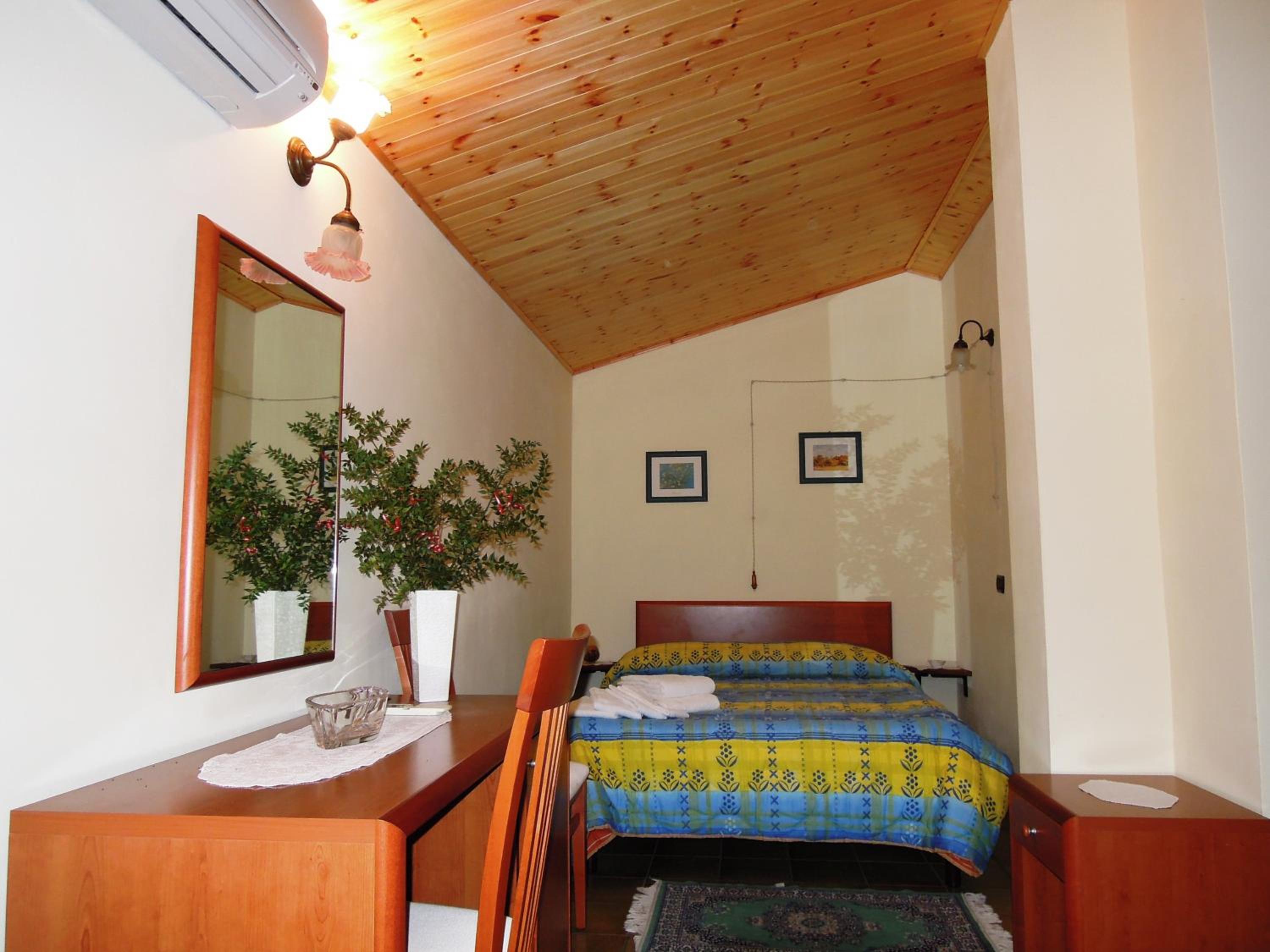 Deluxe Double or Twin Room - Photo 14