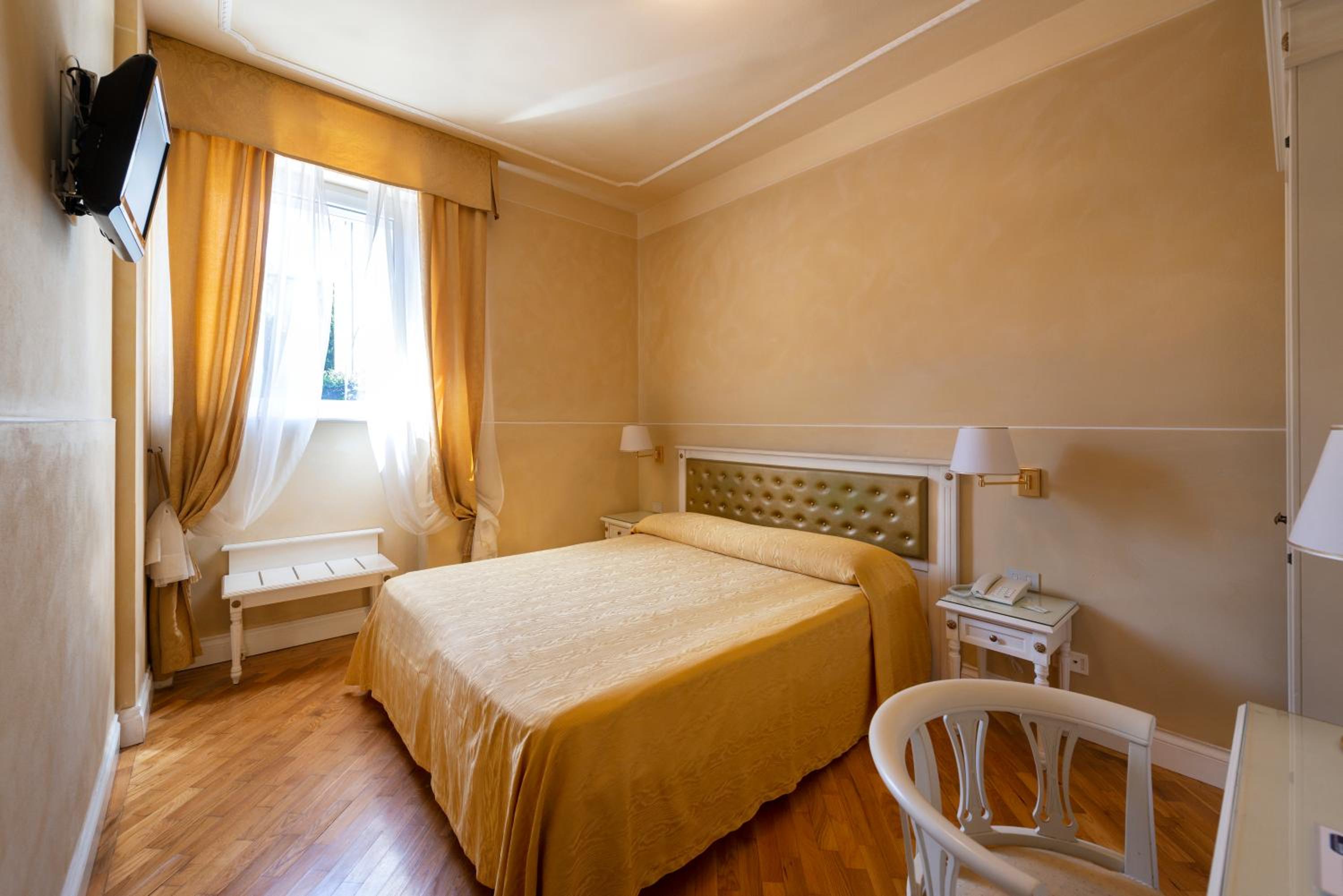 Twin Room - Disability Access photo 1