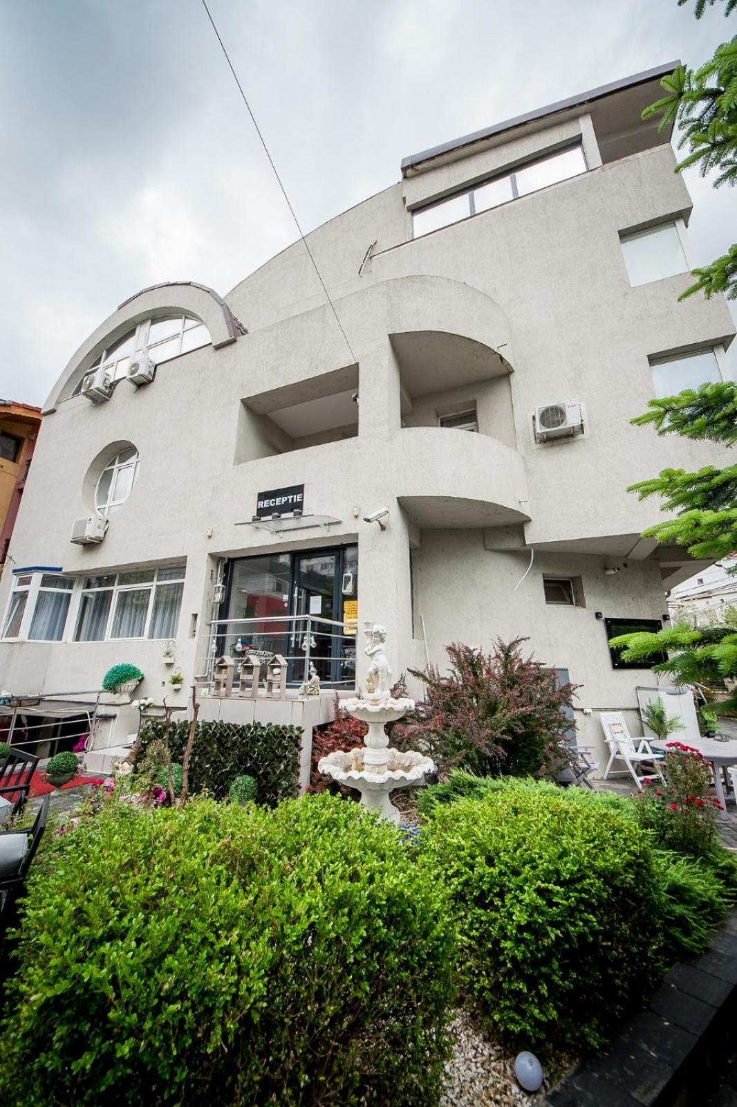 One-Bedroom Apartment with Balcony - Photo 23