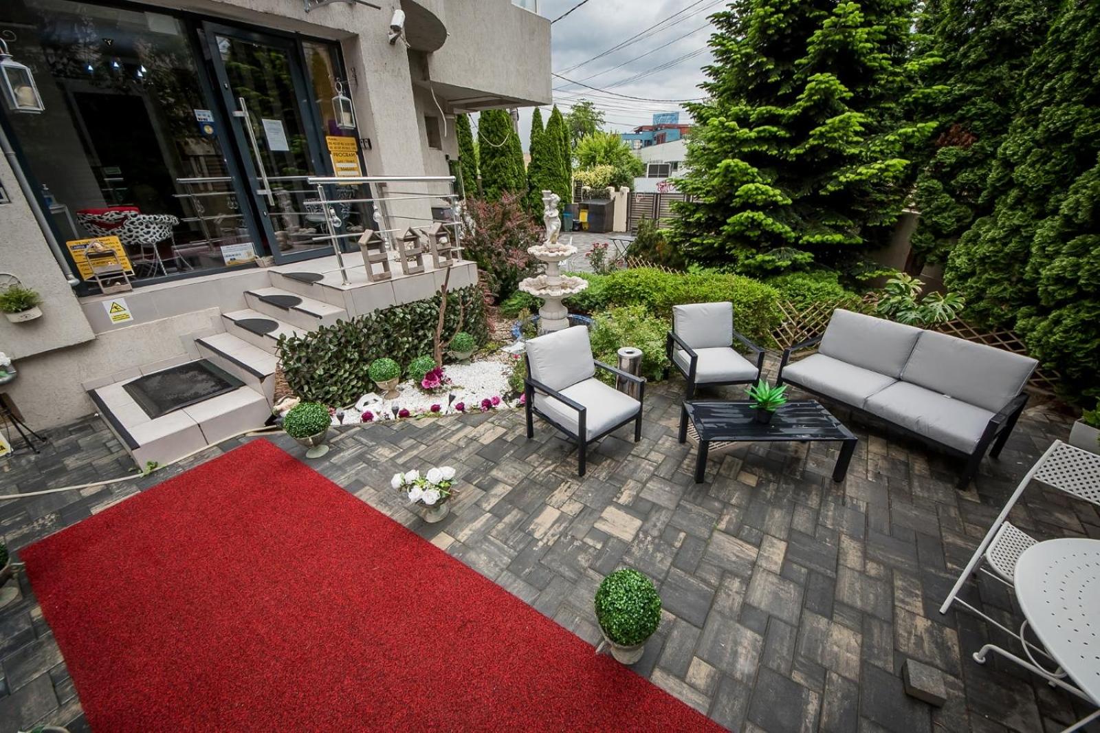 One-Bedroom Apartment with Balcony - Photo 25