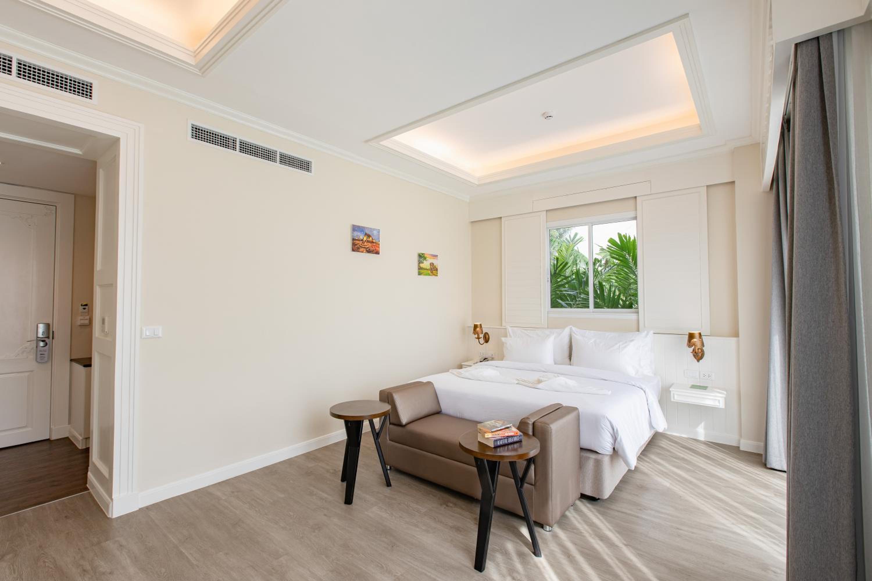 Premier King Room photo 1