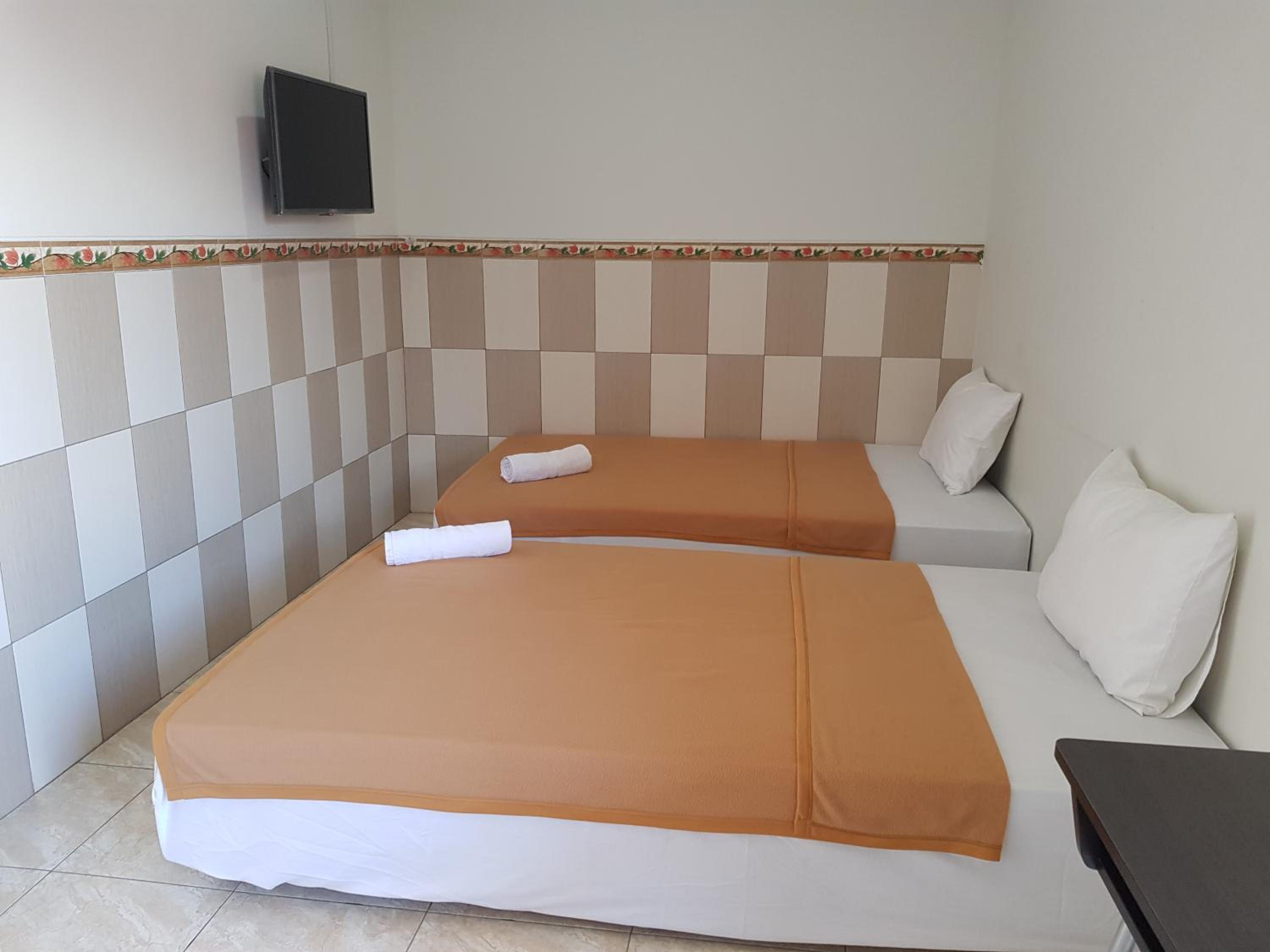 Standard Twin Room - Photo 1