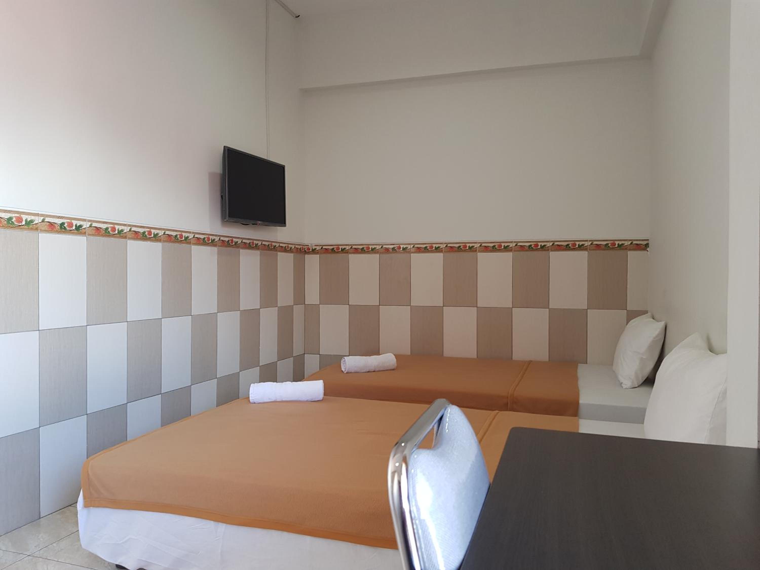 Standard Twin Room - Photo 4