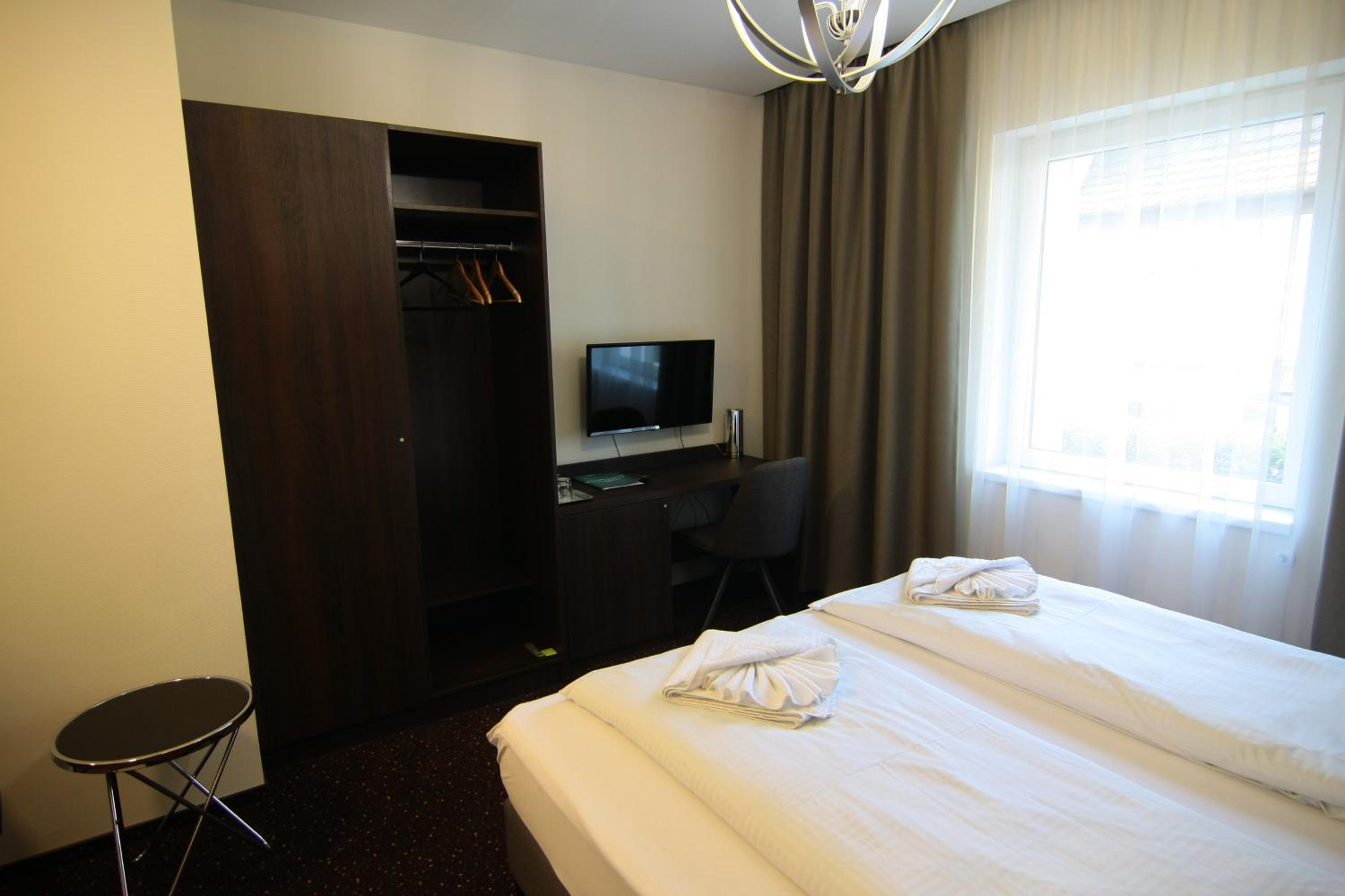 Standard Queen Room - Photo 4