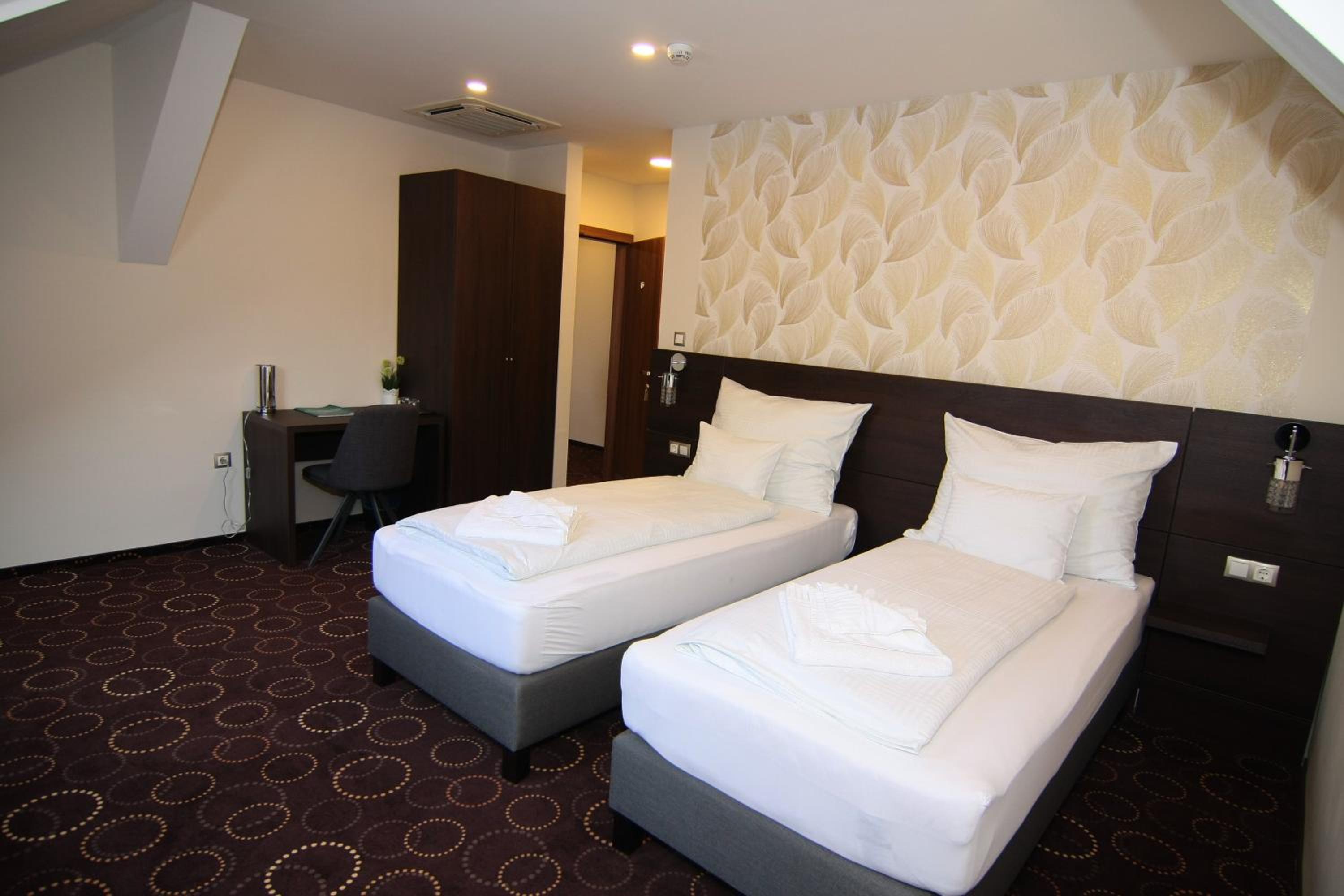 Double Room with Two Double Beds - Photo 1