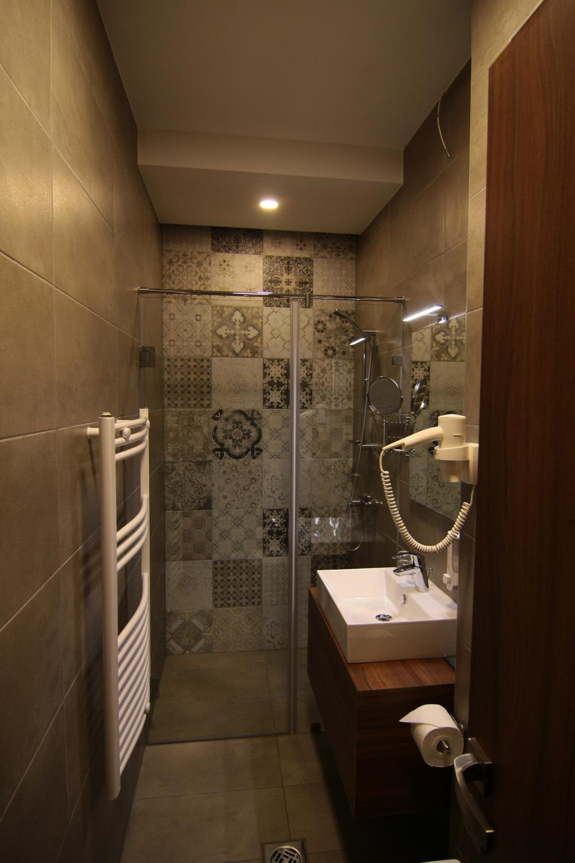 Double Room with Two Double Beds - Photo 6