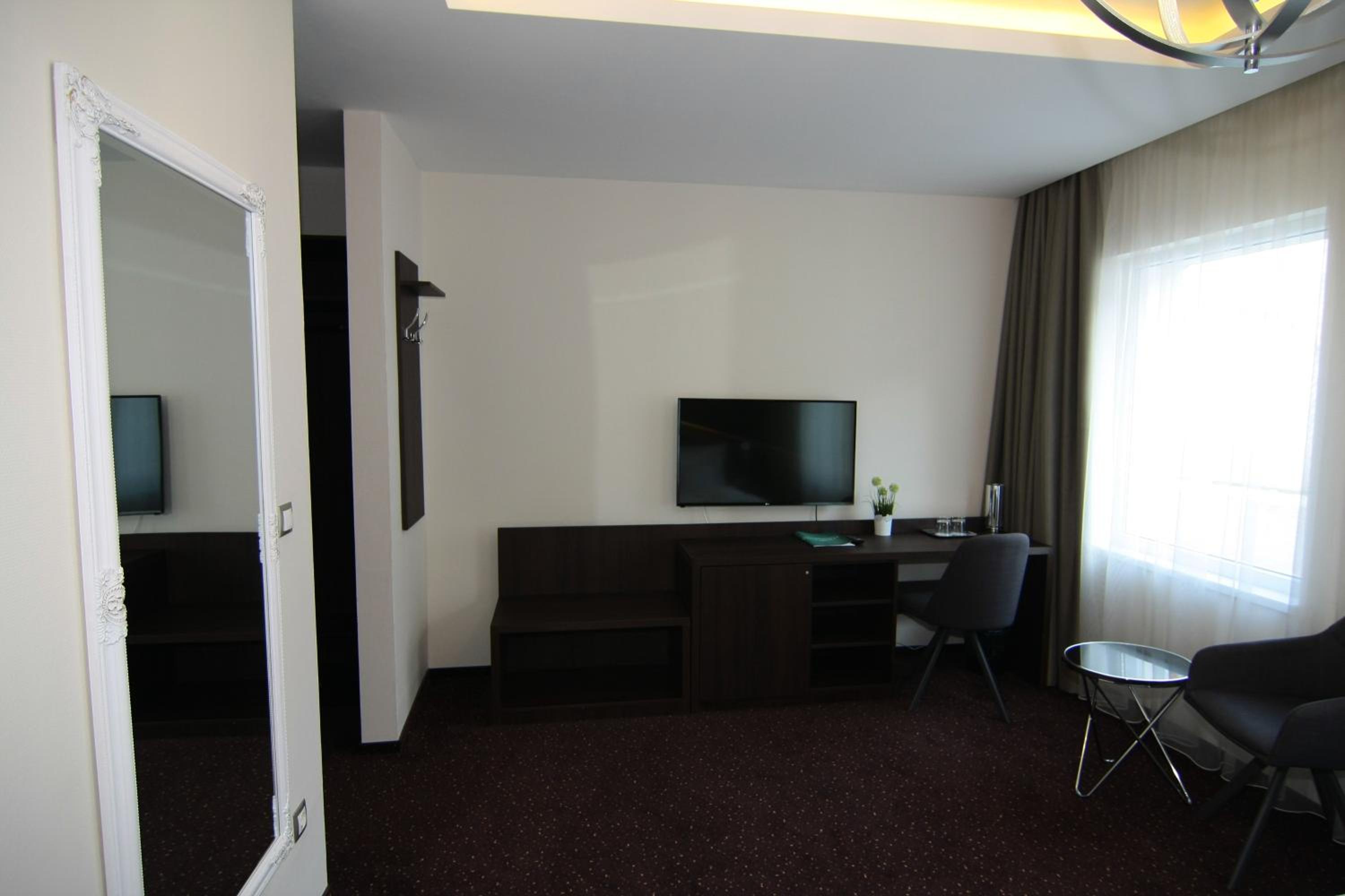 Double Room with Two Double Beds - Photo 5