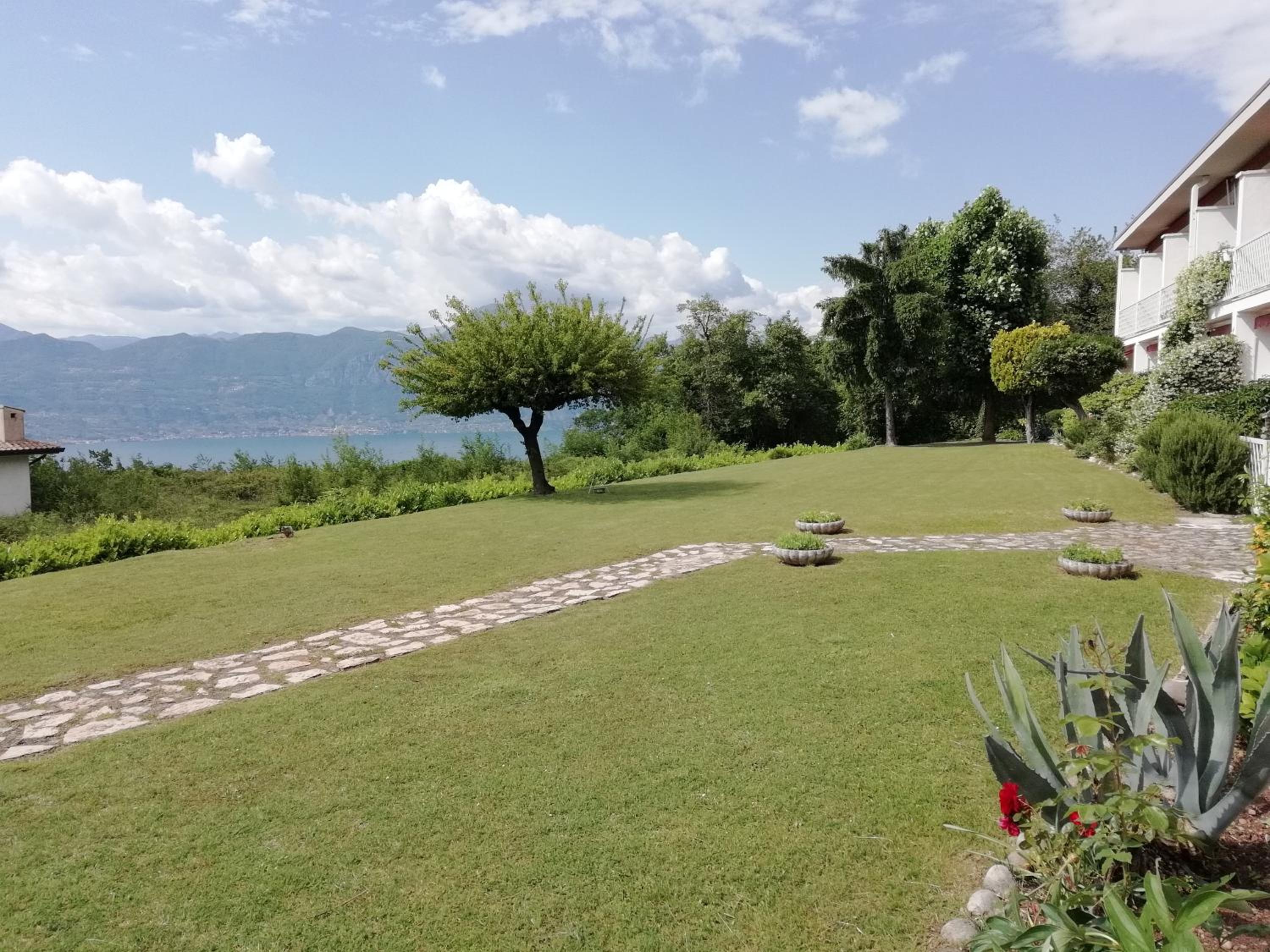 Apartment with Lake View photo 2