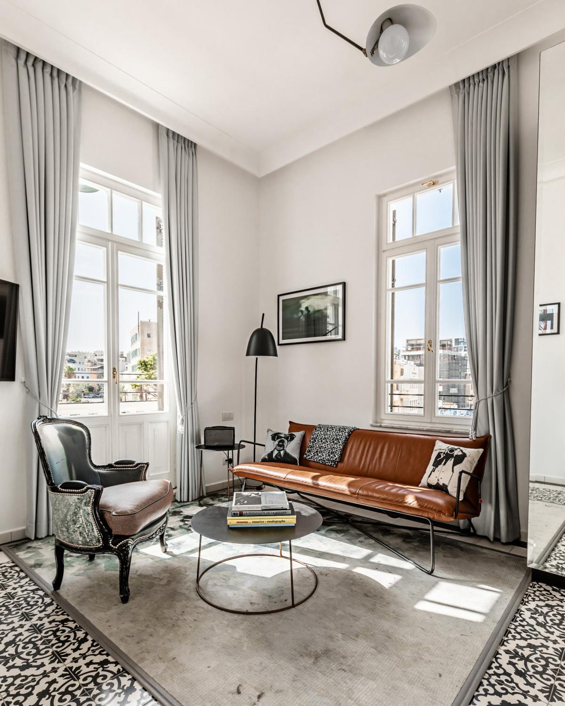 Junior Suite with Balcony - Photo 7