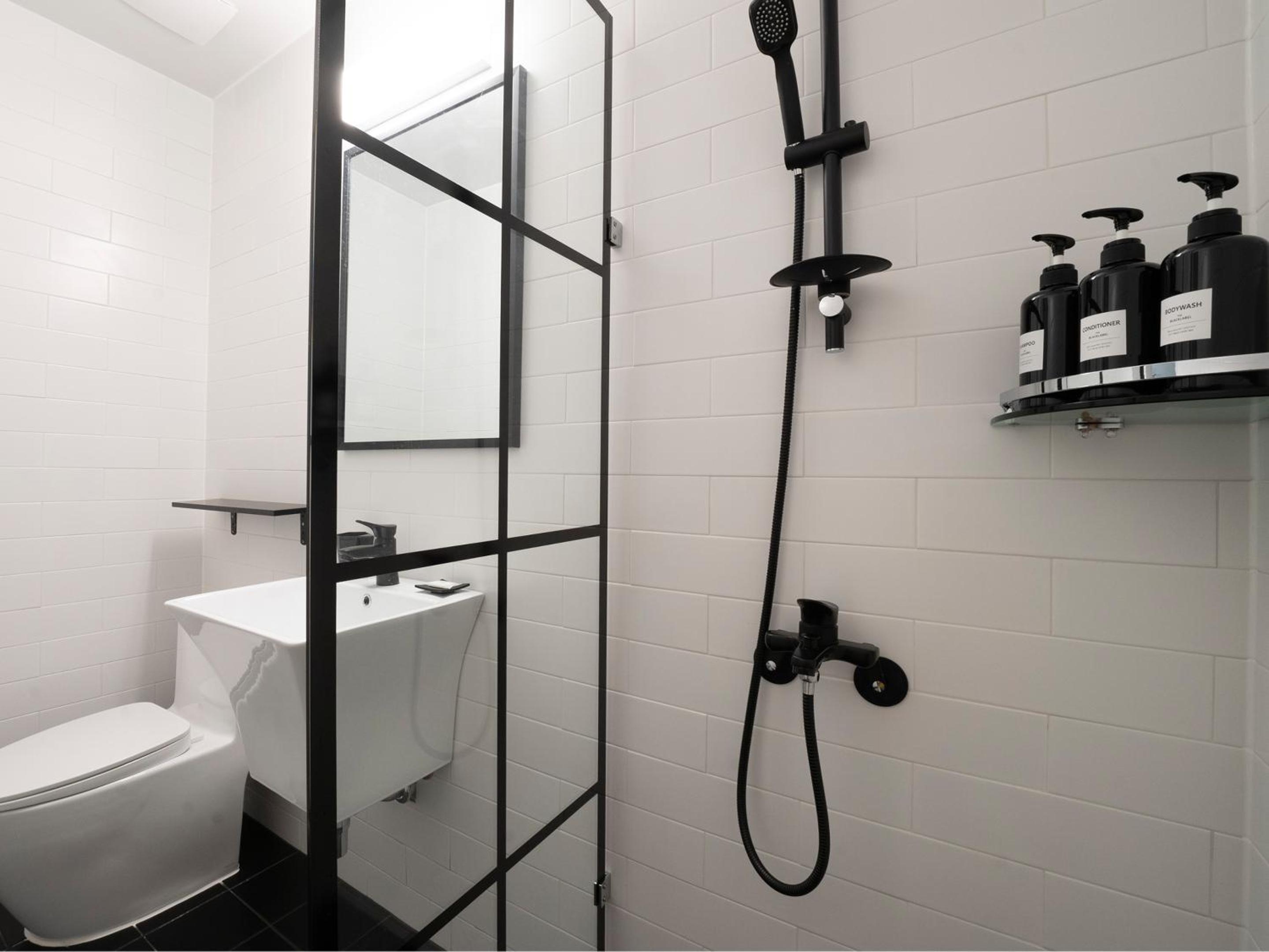 Single Room - Photo 2
