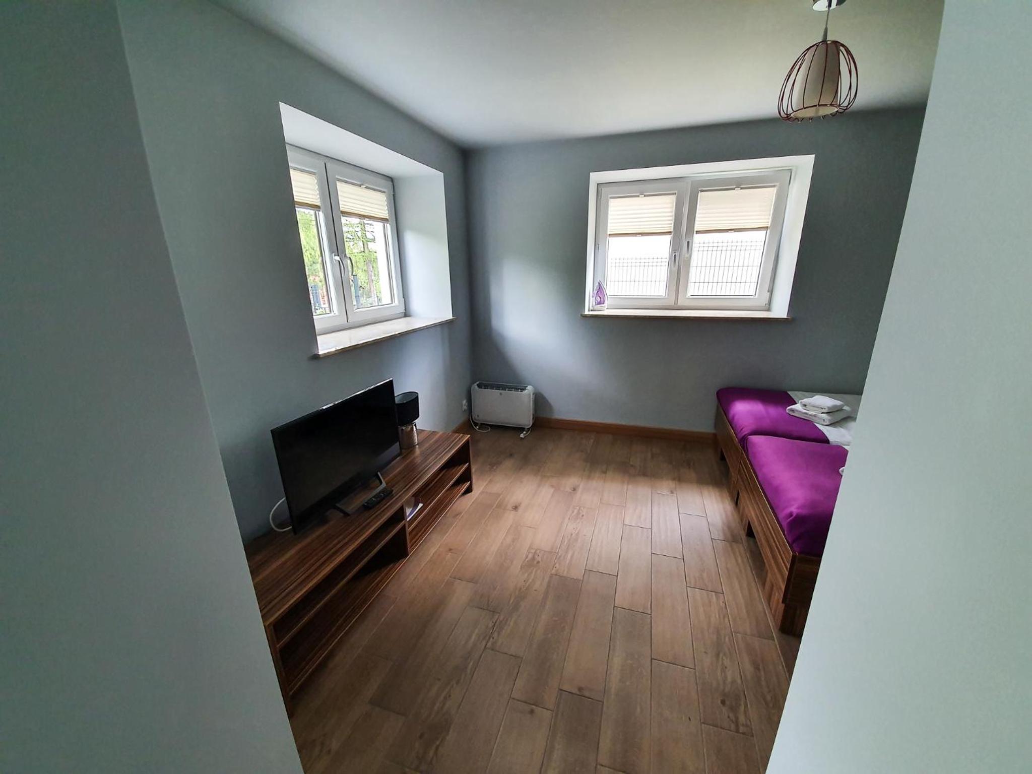 One-Bedroom Apartment - Photo 2