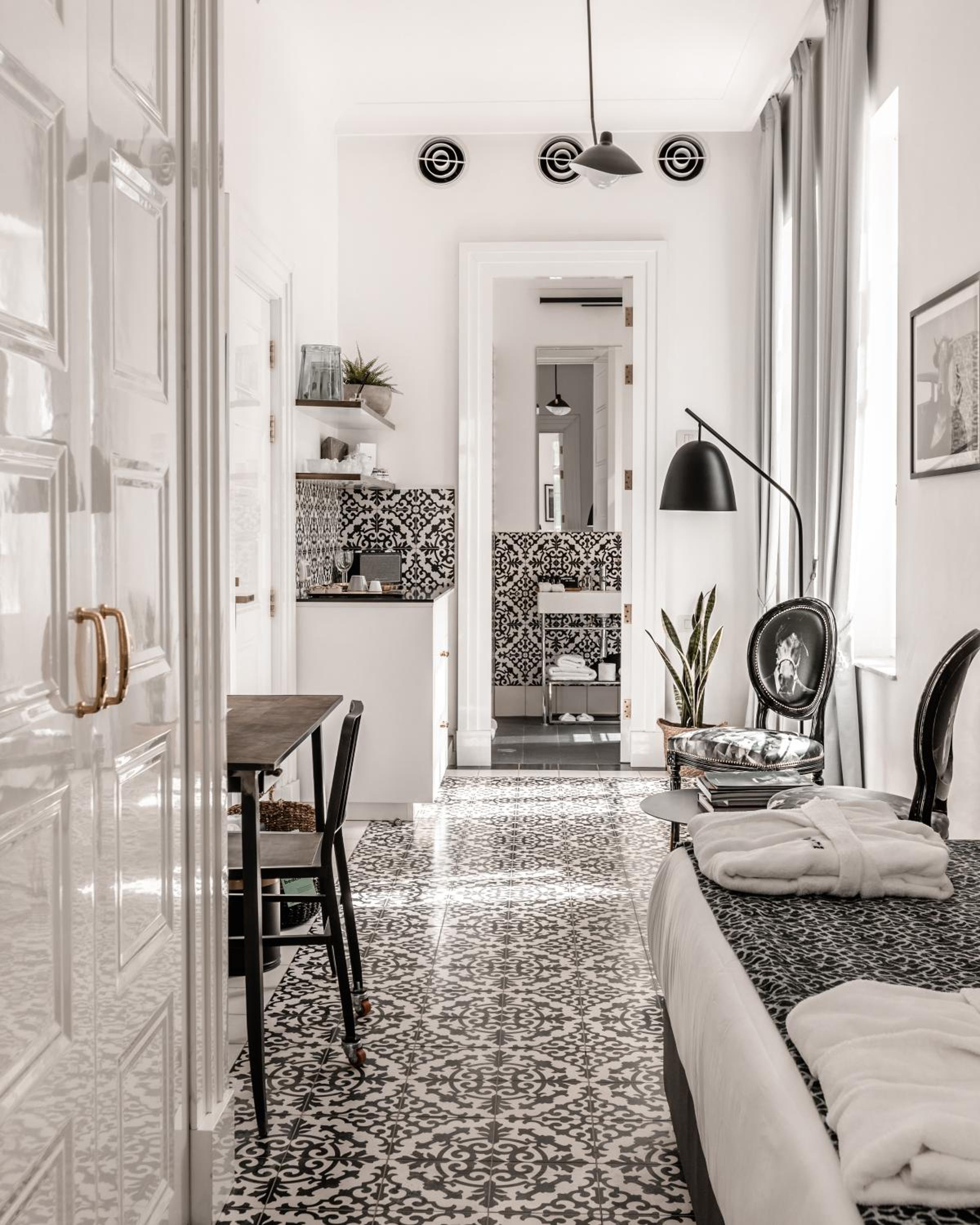 King Room with Balcony - Photo 1