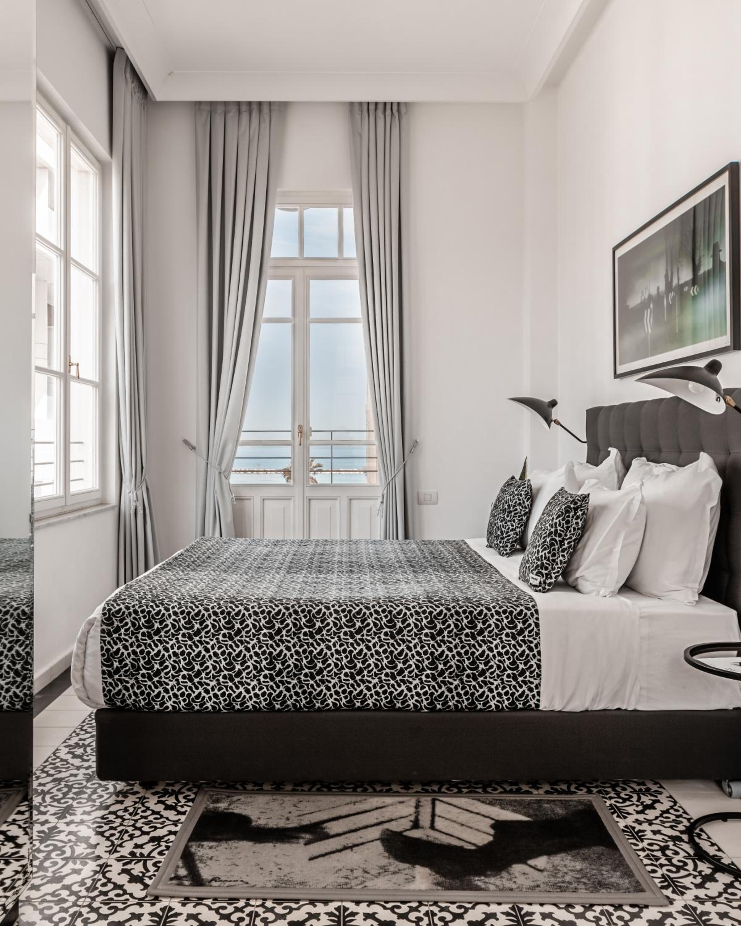 Junior Suite with Balcony - Photo 4