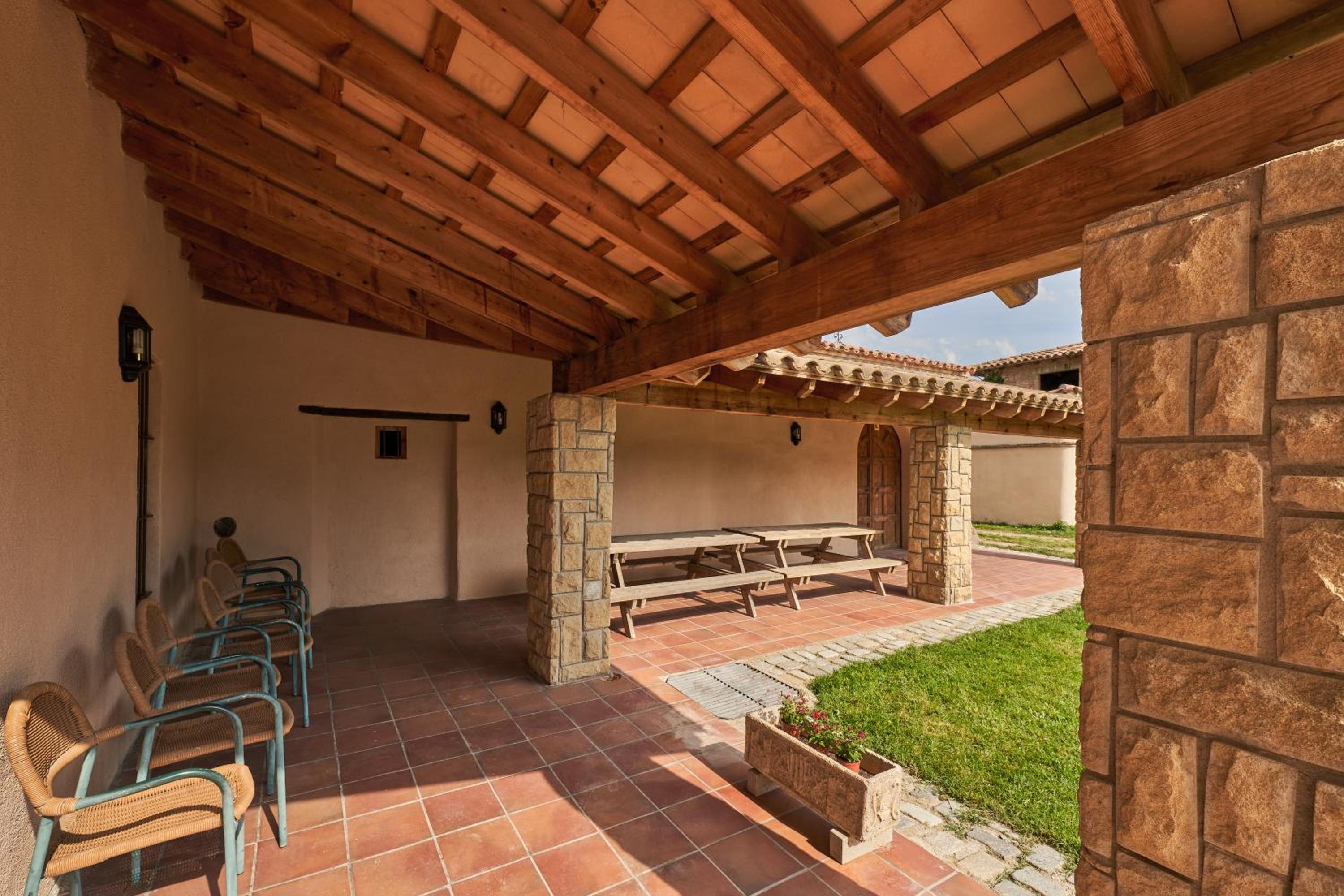 Seven-Bedroom House photo 3