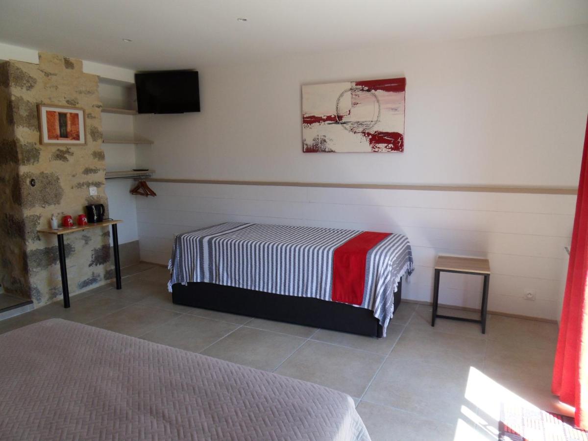 Quadruple Room with Private Bathroom photo 2
