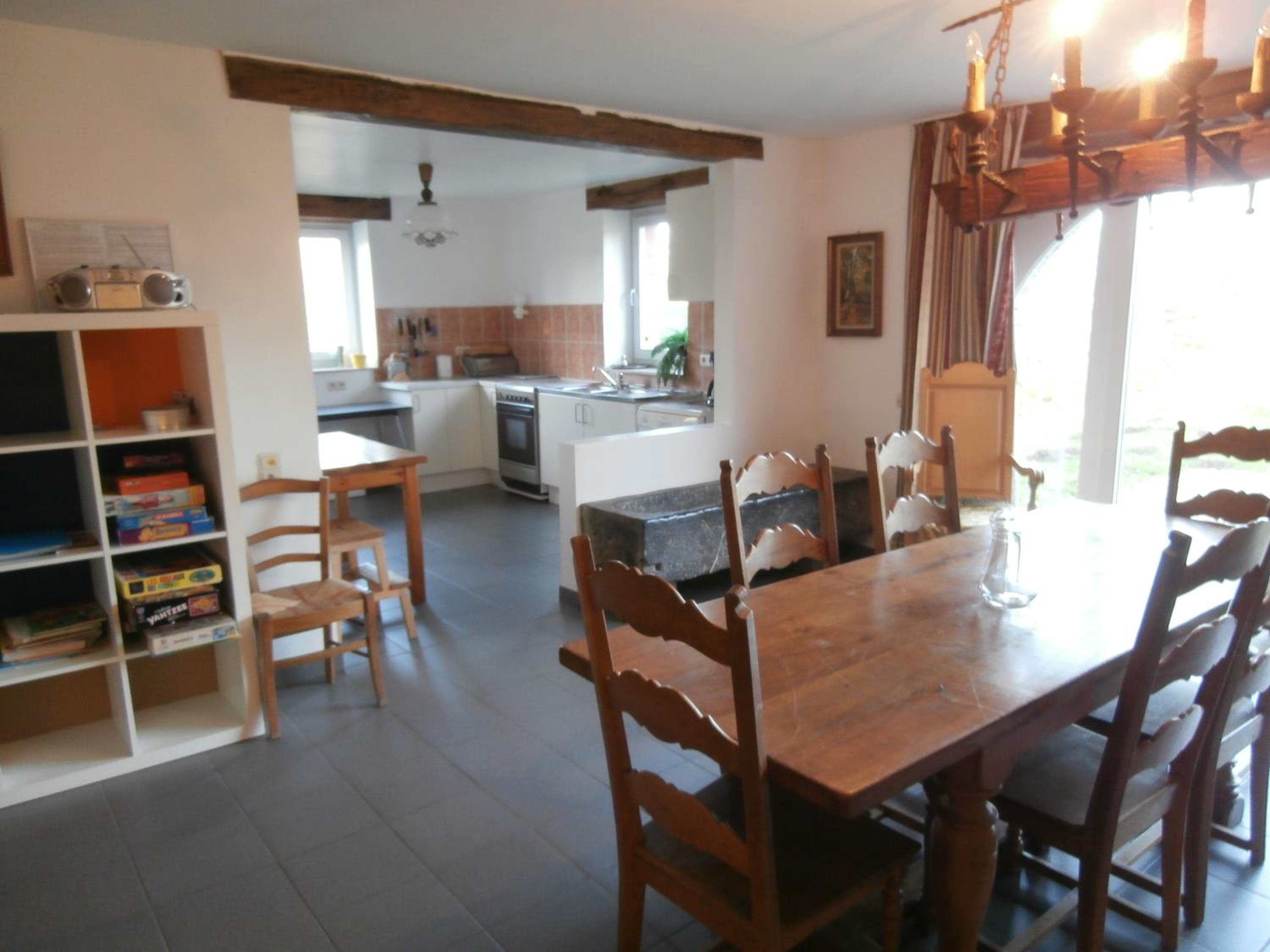 Nine-Bedroom House photo 3