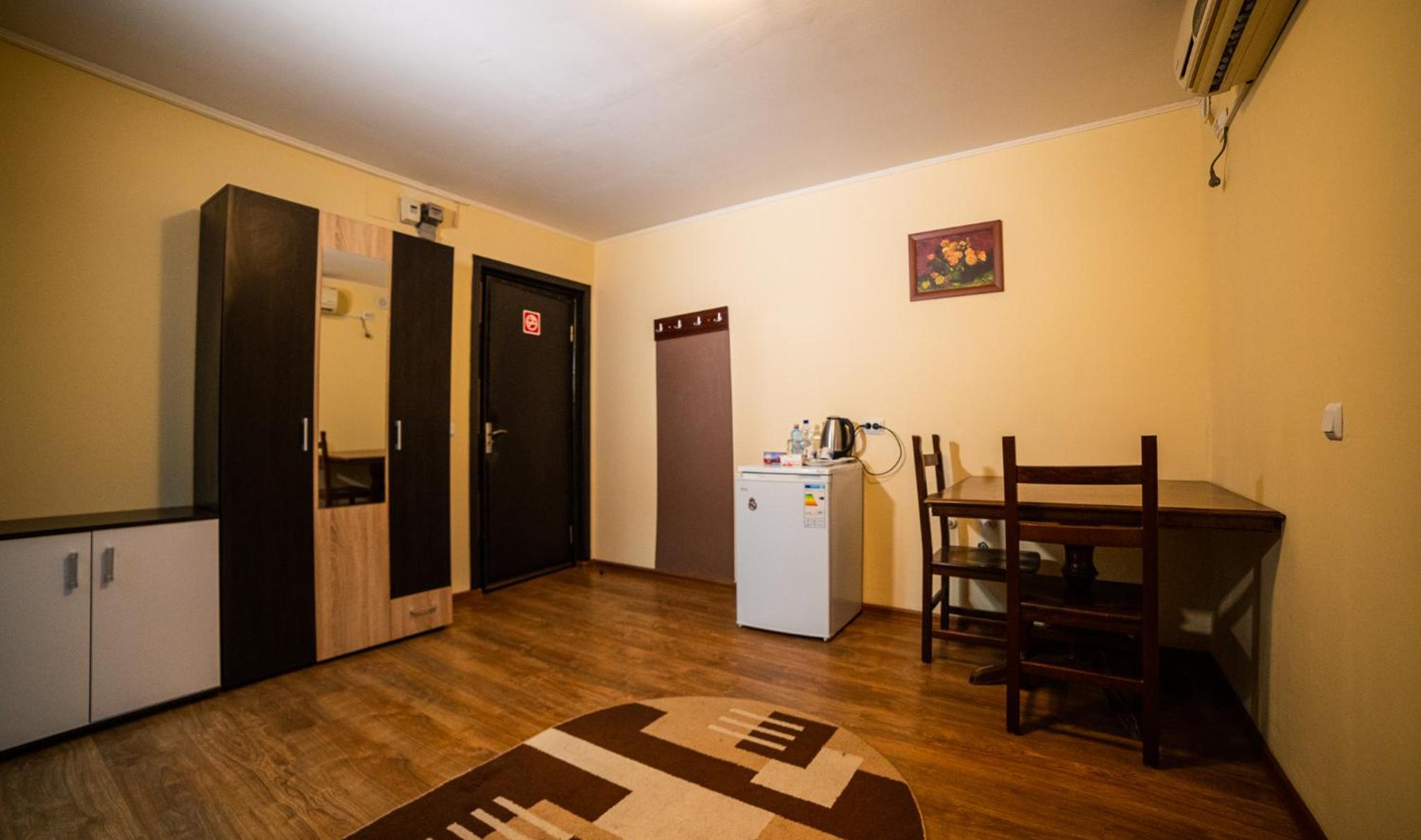 Double Room with Balcony - Photo 7