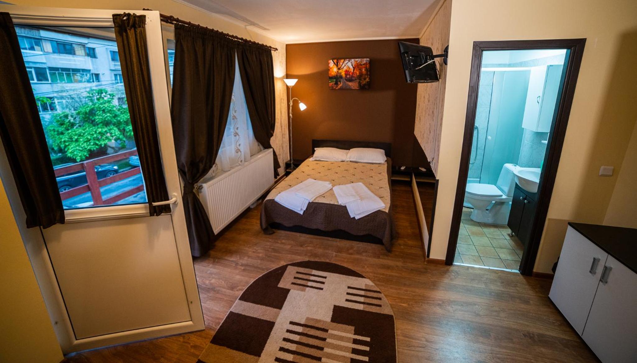 Double Room with Balcony - Photo 5