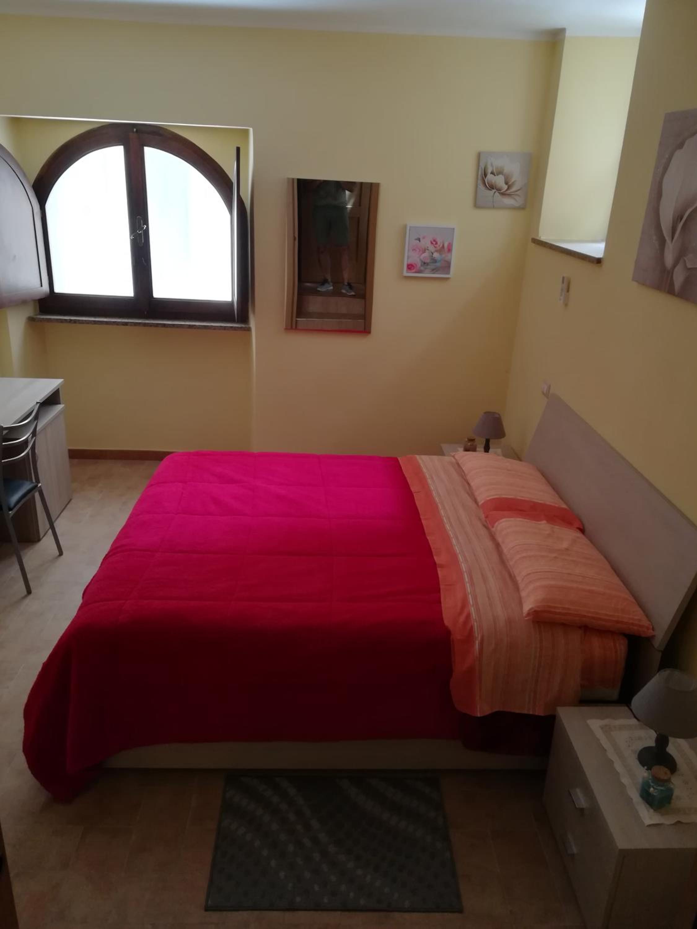 Large Double Room - Photo 1