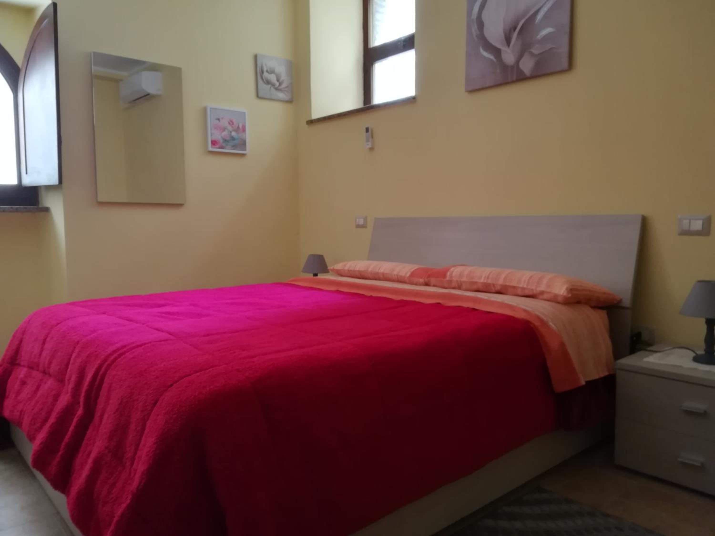 Large Double Room - Photo 4