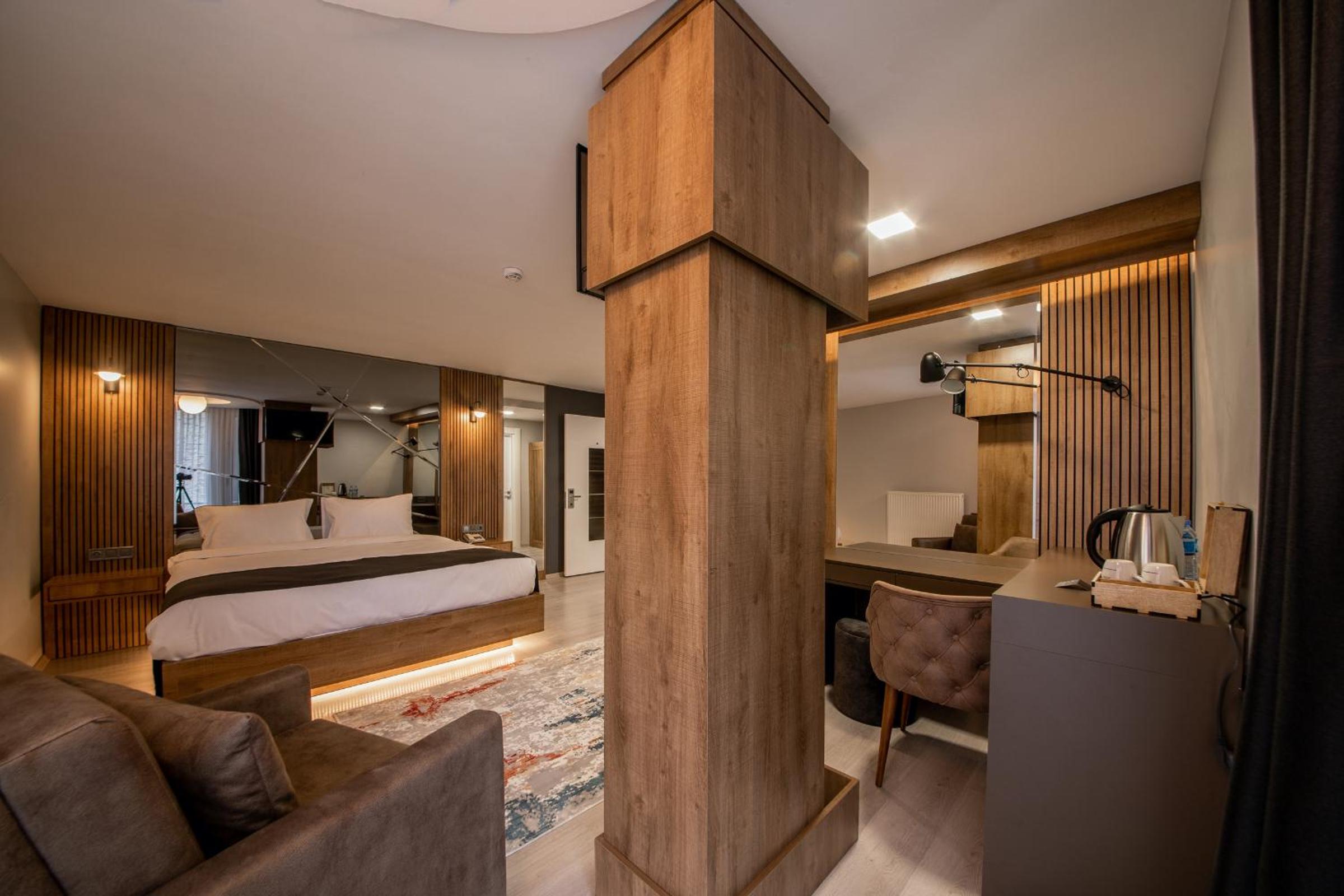 Deluxe Suite - Photo 6
