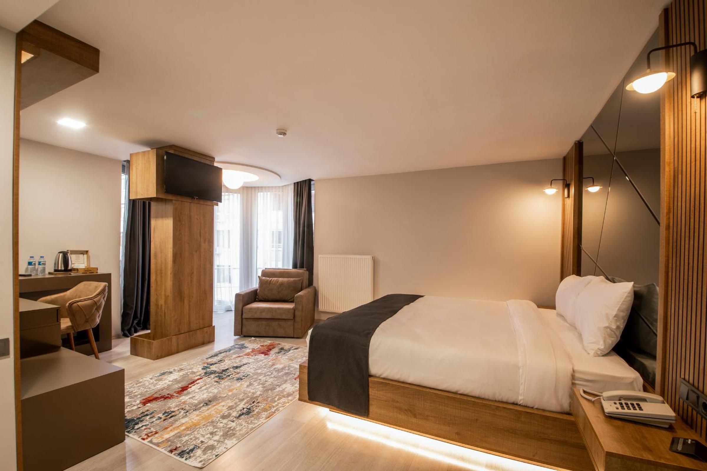 Deluxe Suite - Photo 3