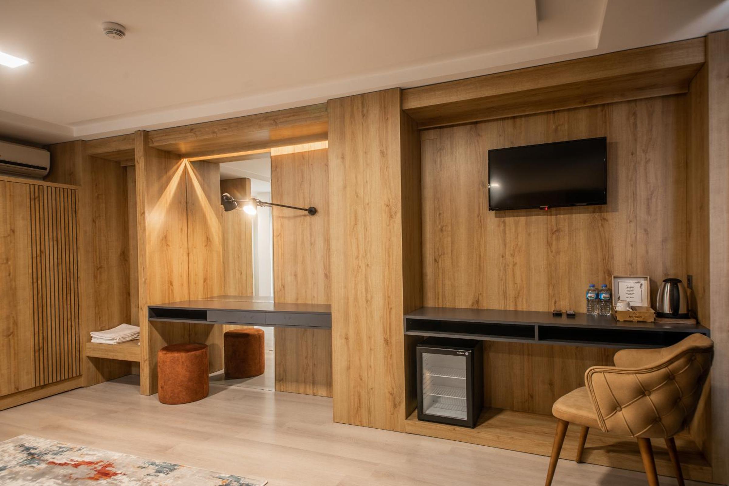Executive Suite - Photo 5