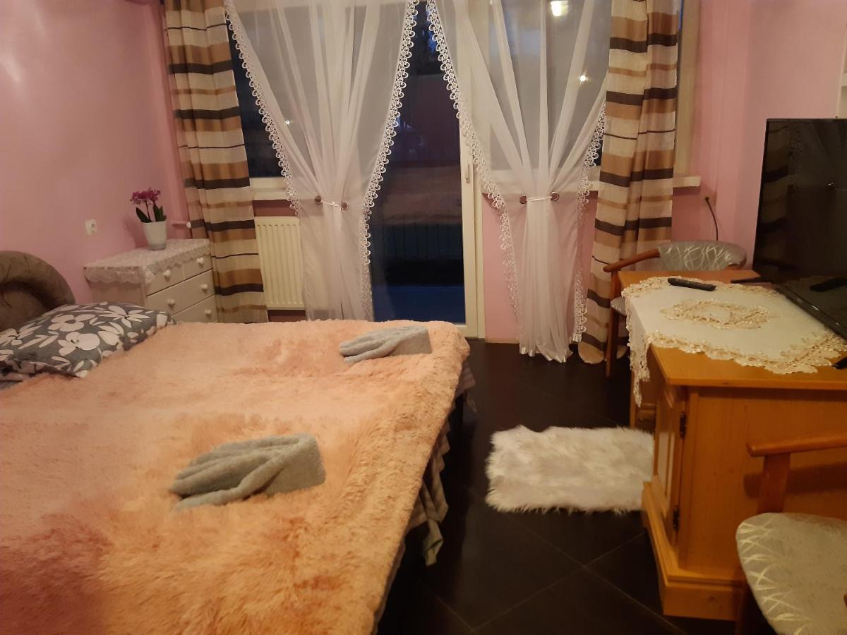 Twin Room with Private Bathroom - Photo 10