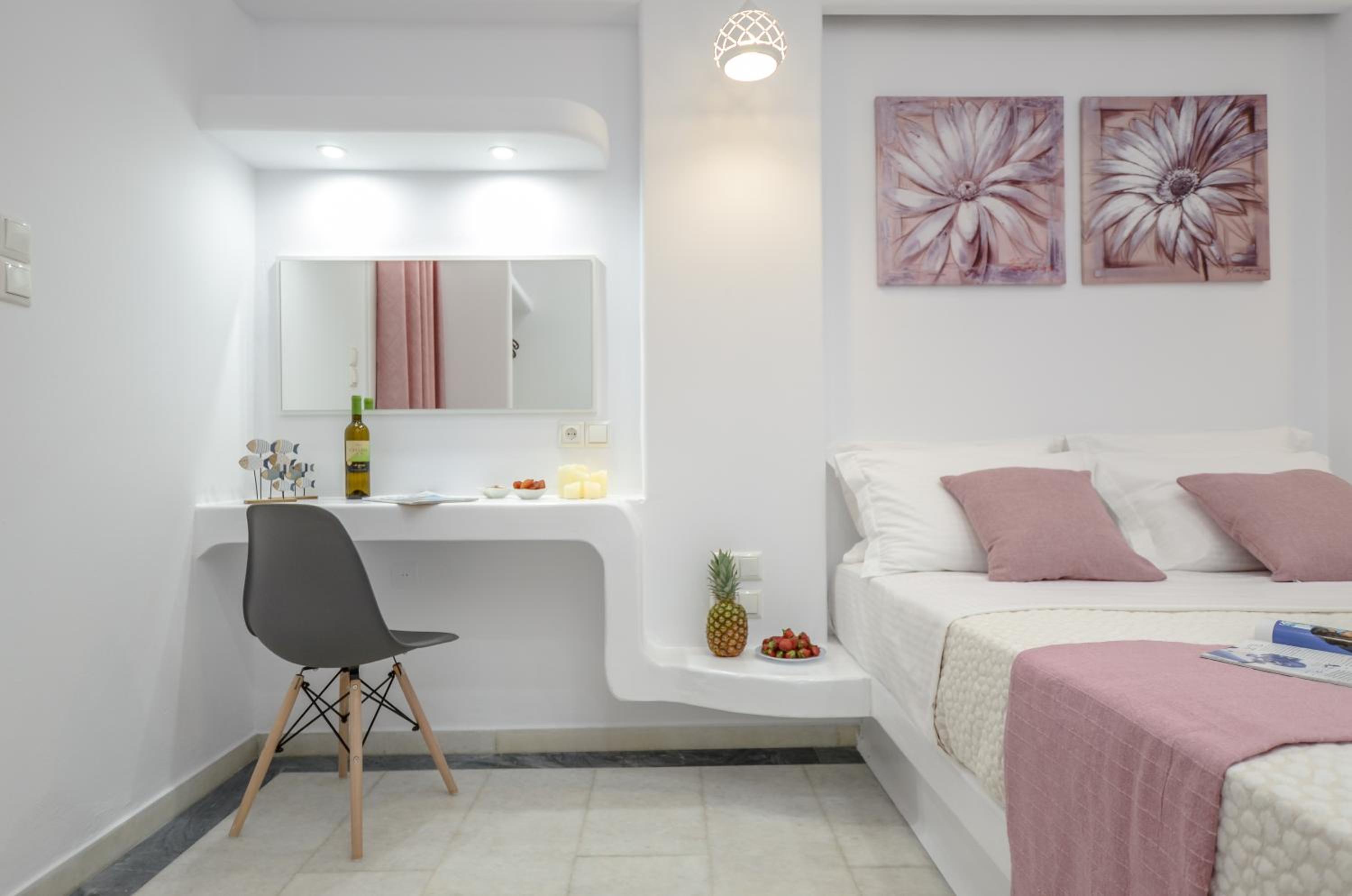 One-Bedroom Apartment - Photo 1