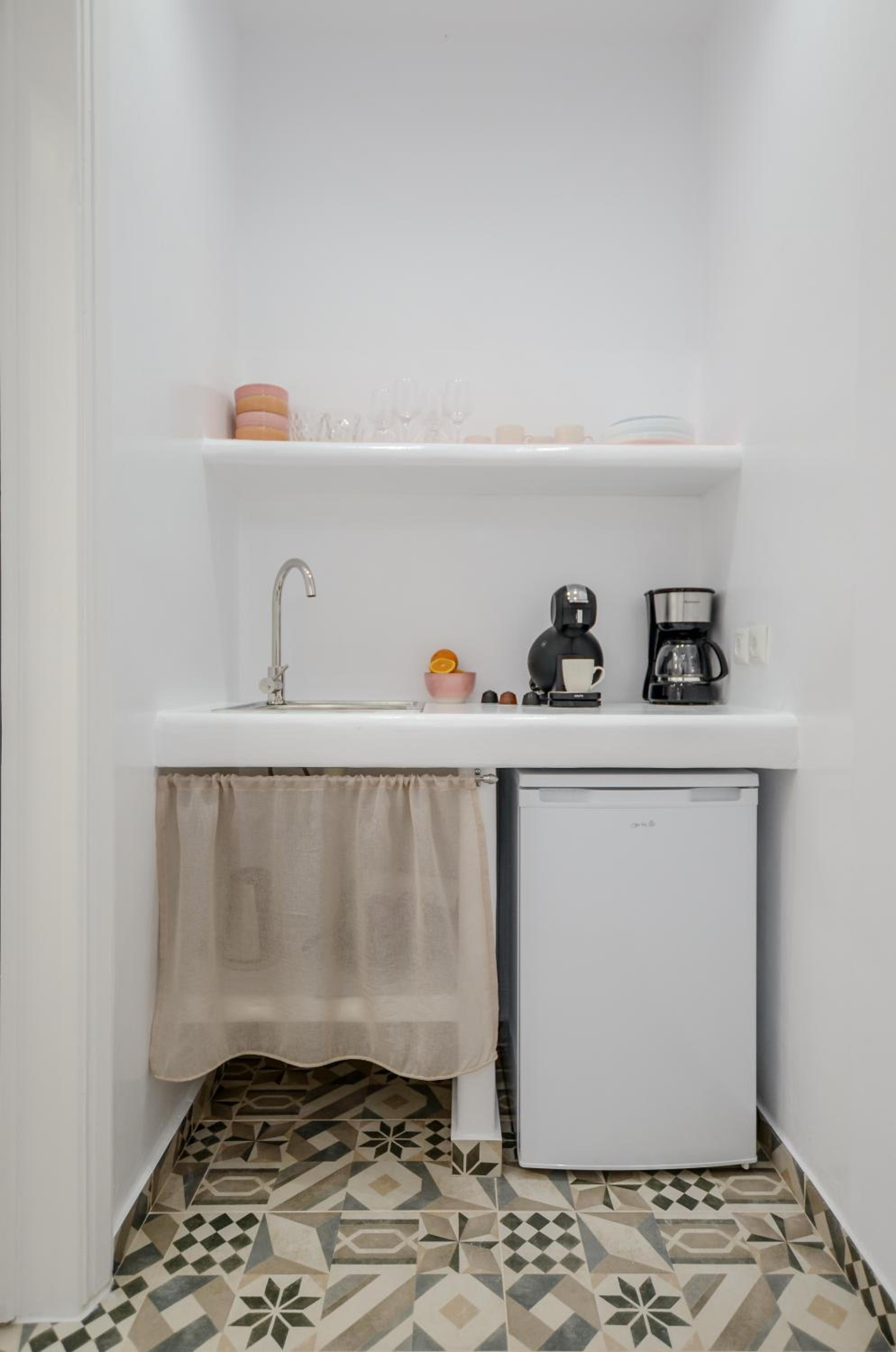 One-Bedroom Apartment - Photo 16