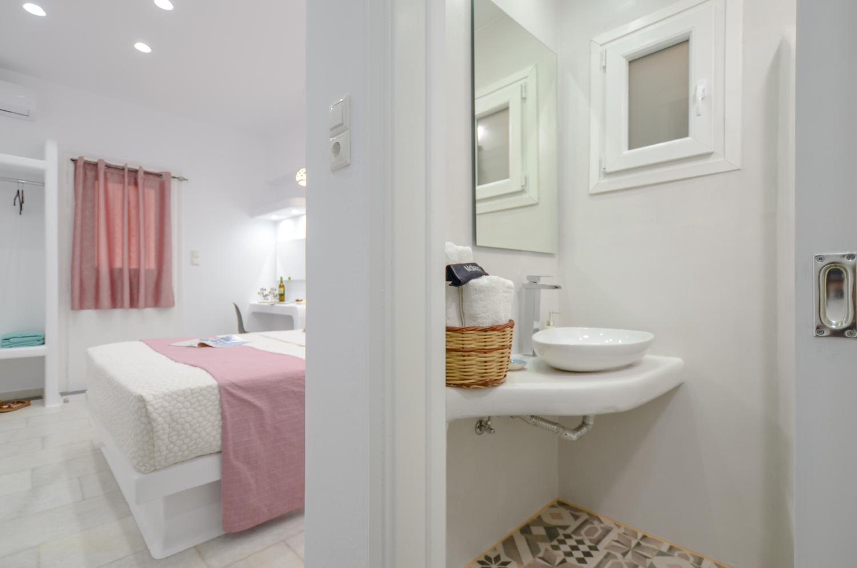 One-Bedroom Apartment - Photo 5