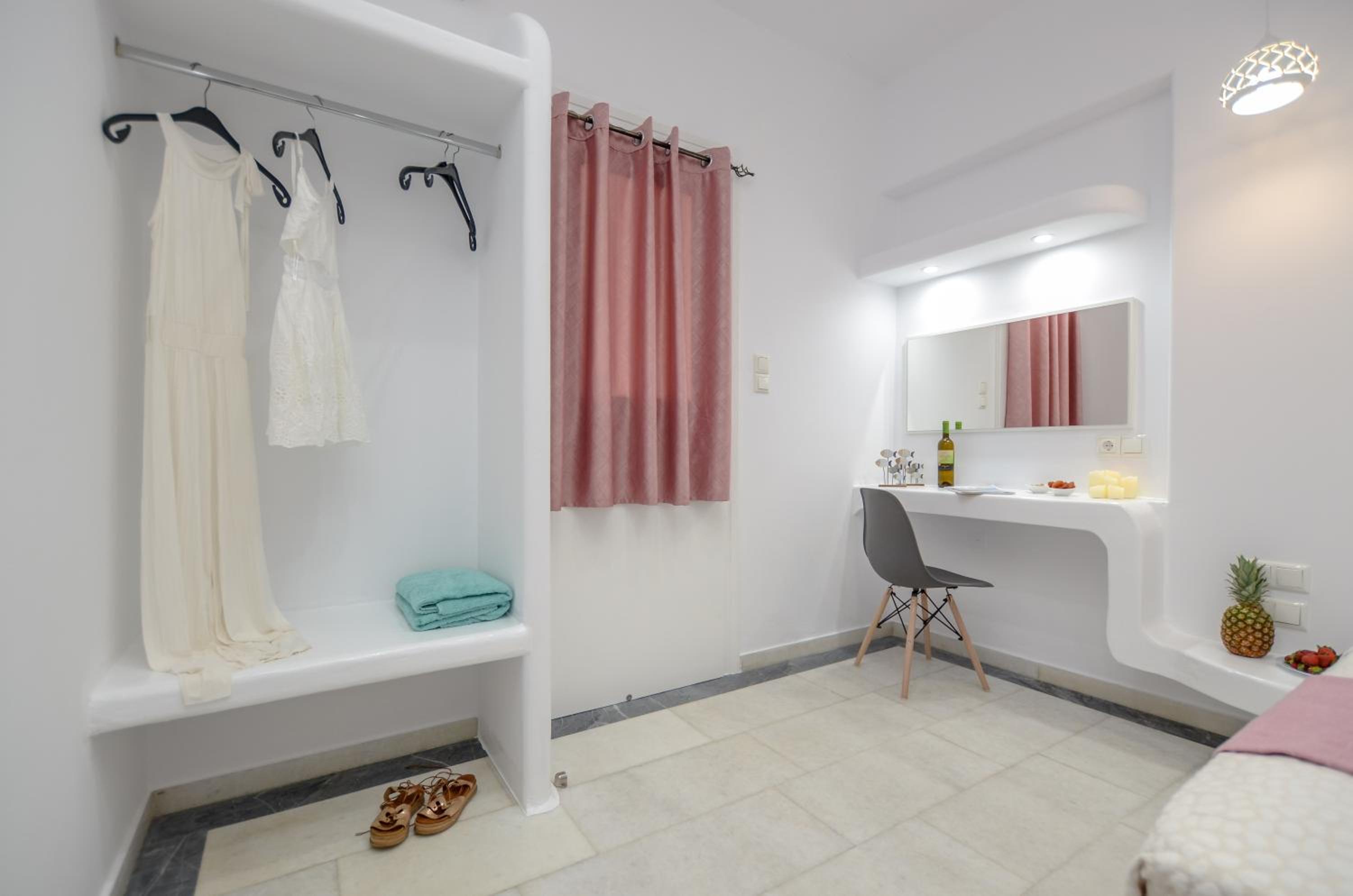 One-Bedroom Apartment - Photo 10