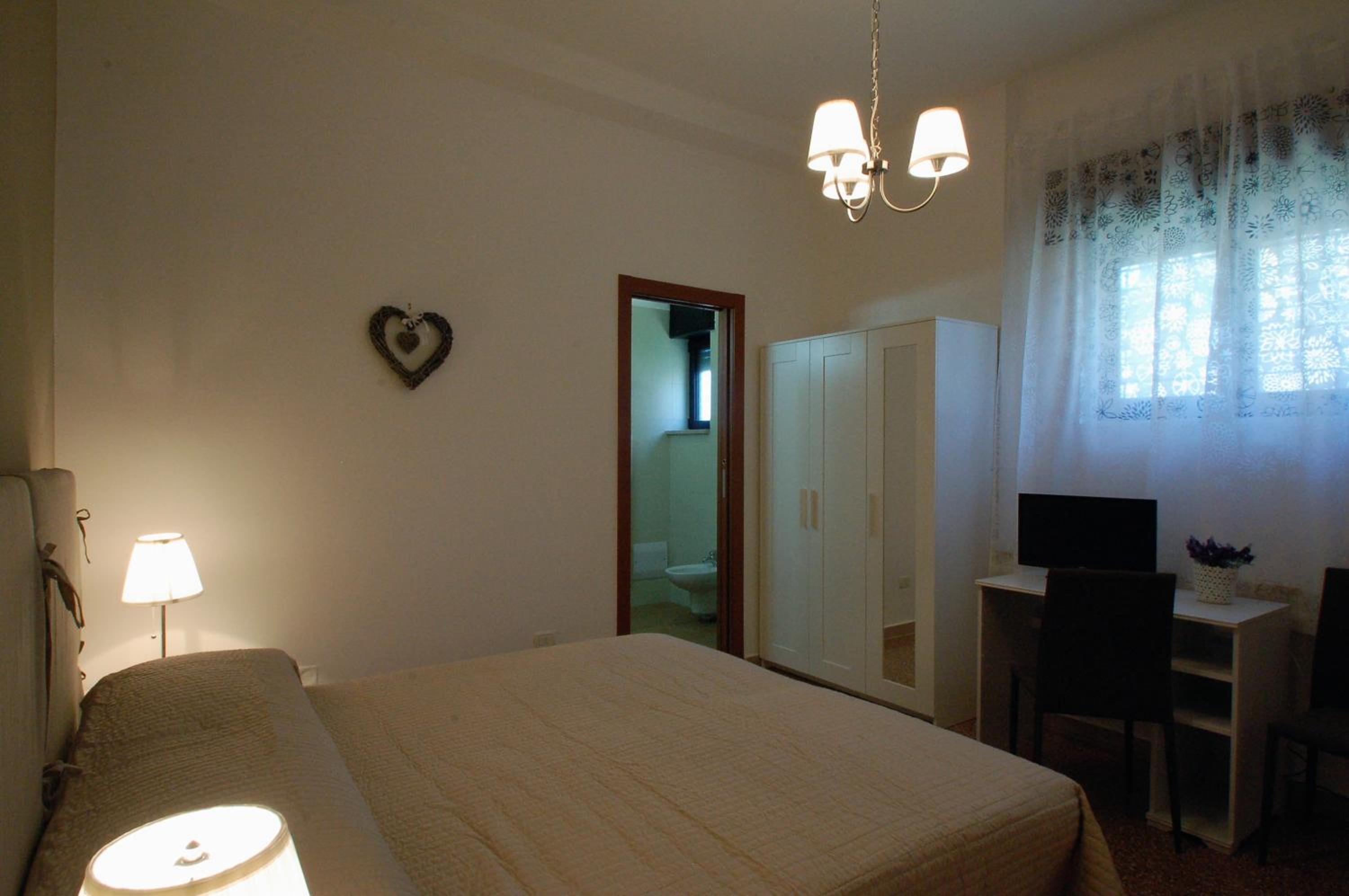 Double Room - Photo 6