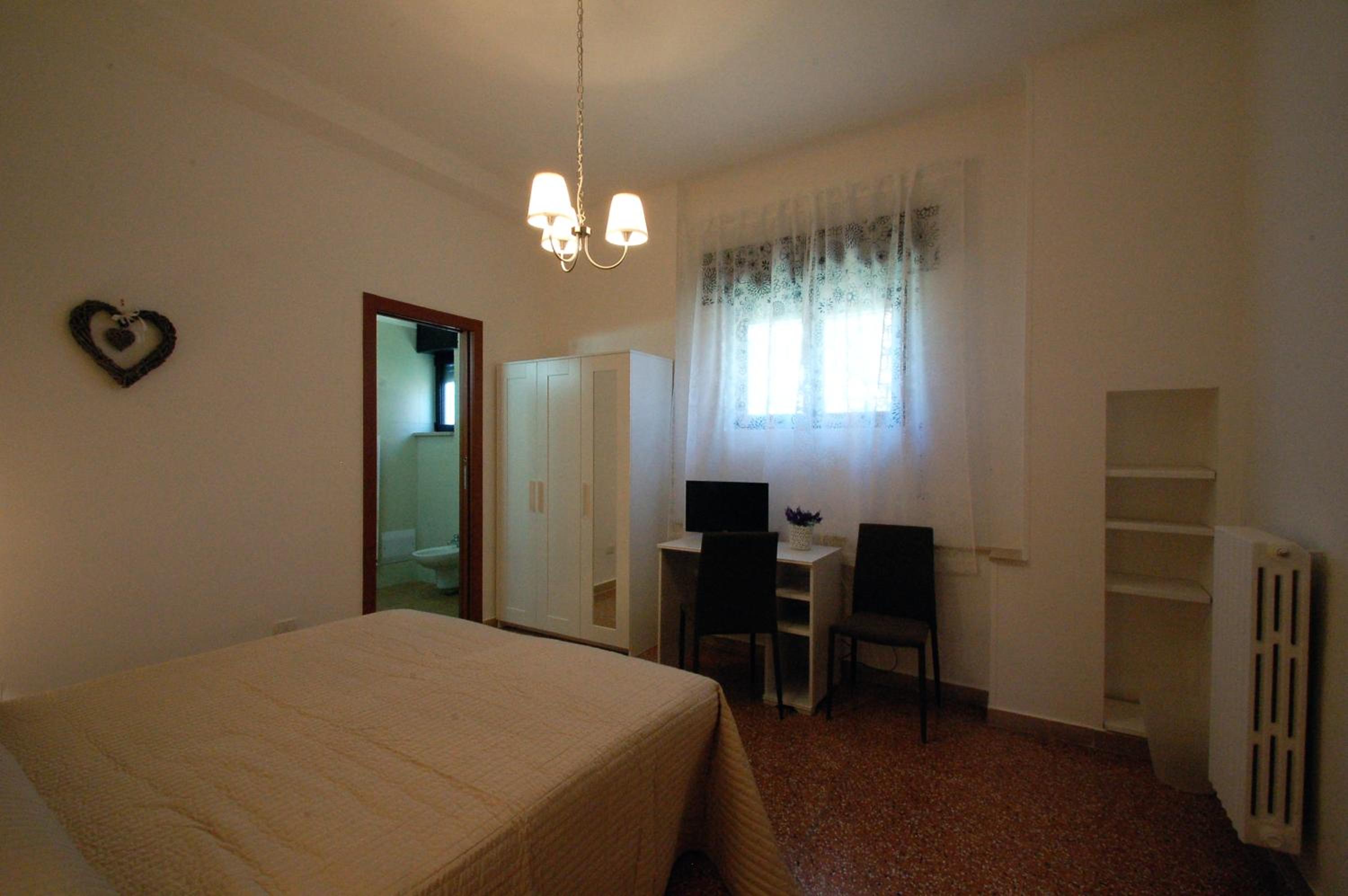 Double Room - Photo 5