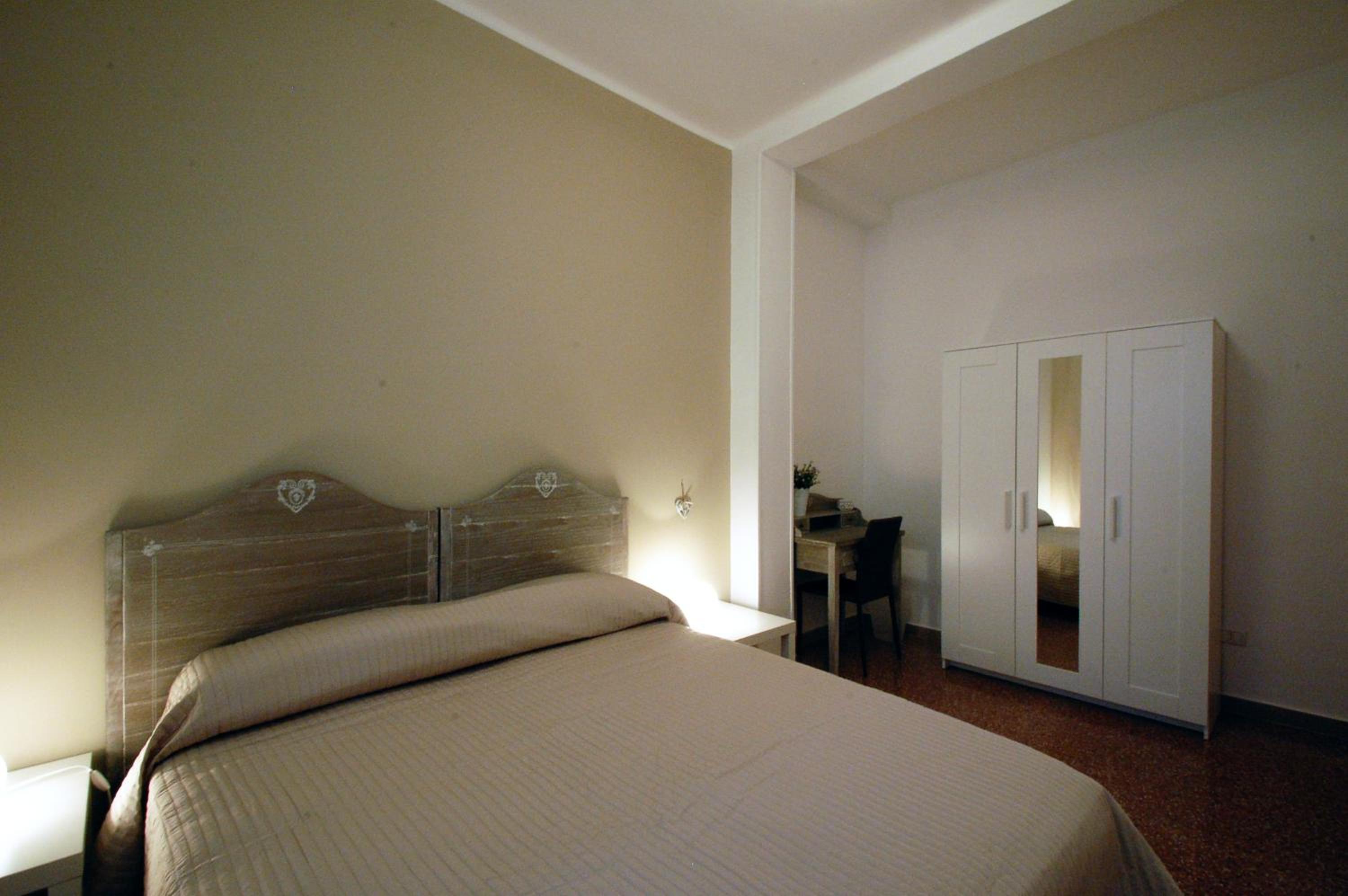 Double or Twin Room - Photo 10