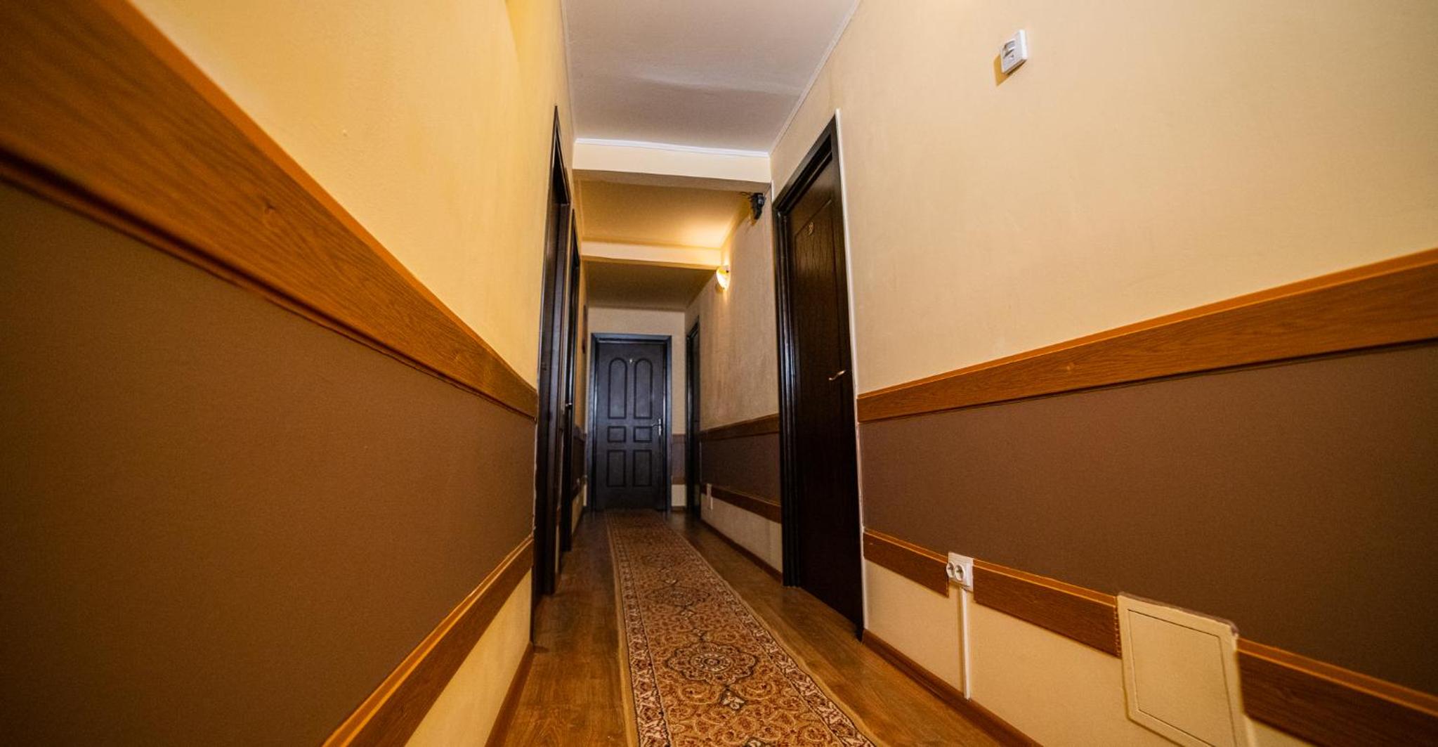 Double Room with Balcony - Photo 12