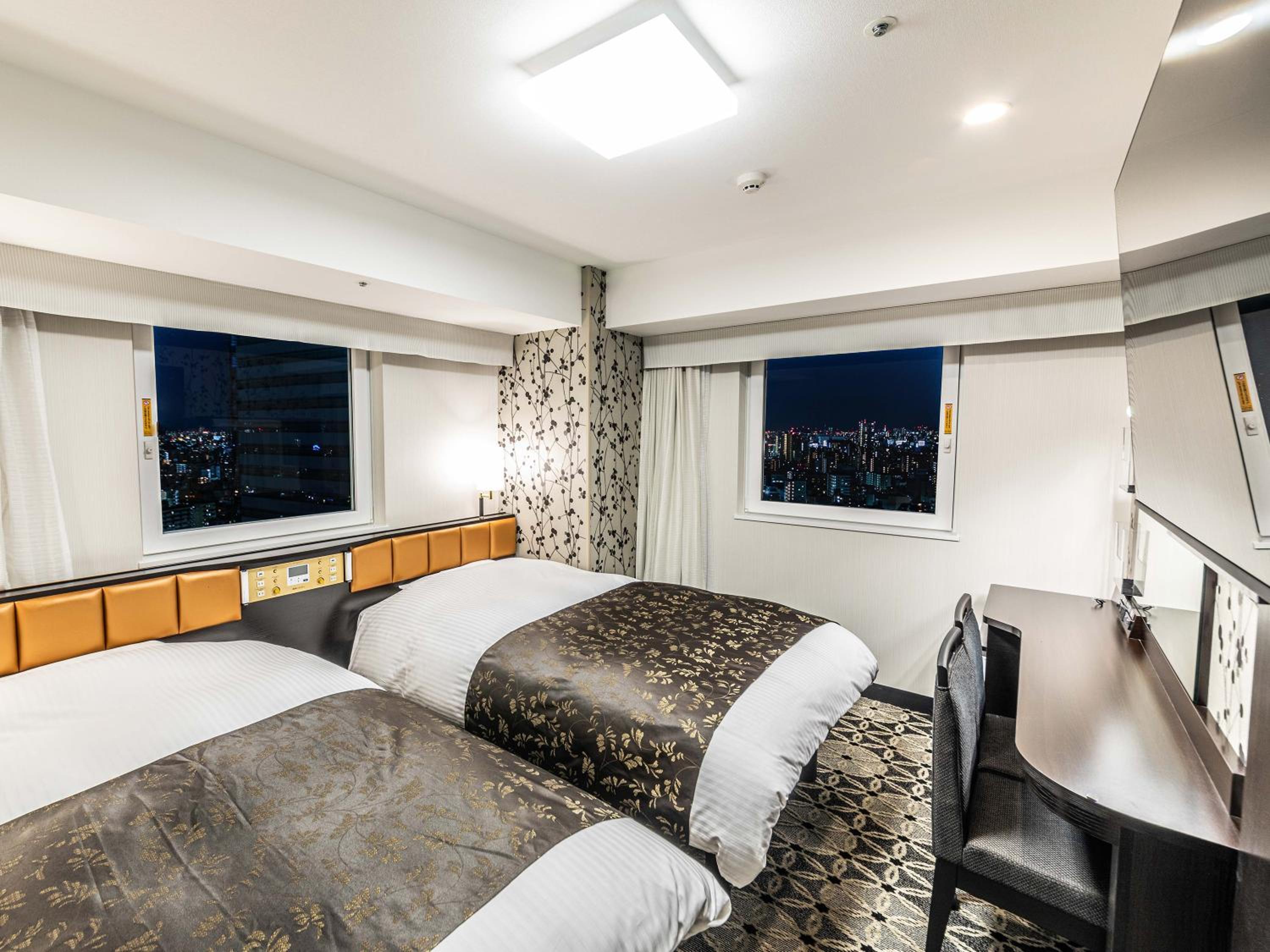 Corner Twin Room-Non-Smoking【High Floor】 - Photo 1