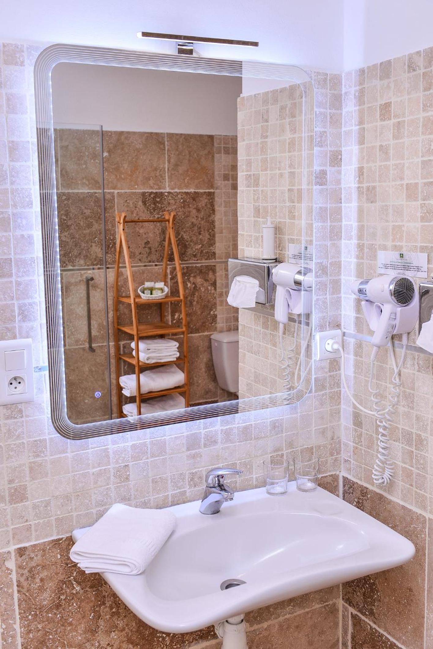 Chambre Double ou Lits Jumeaux avec Terrasse