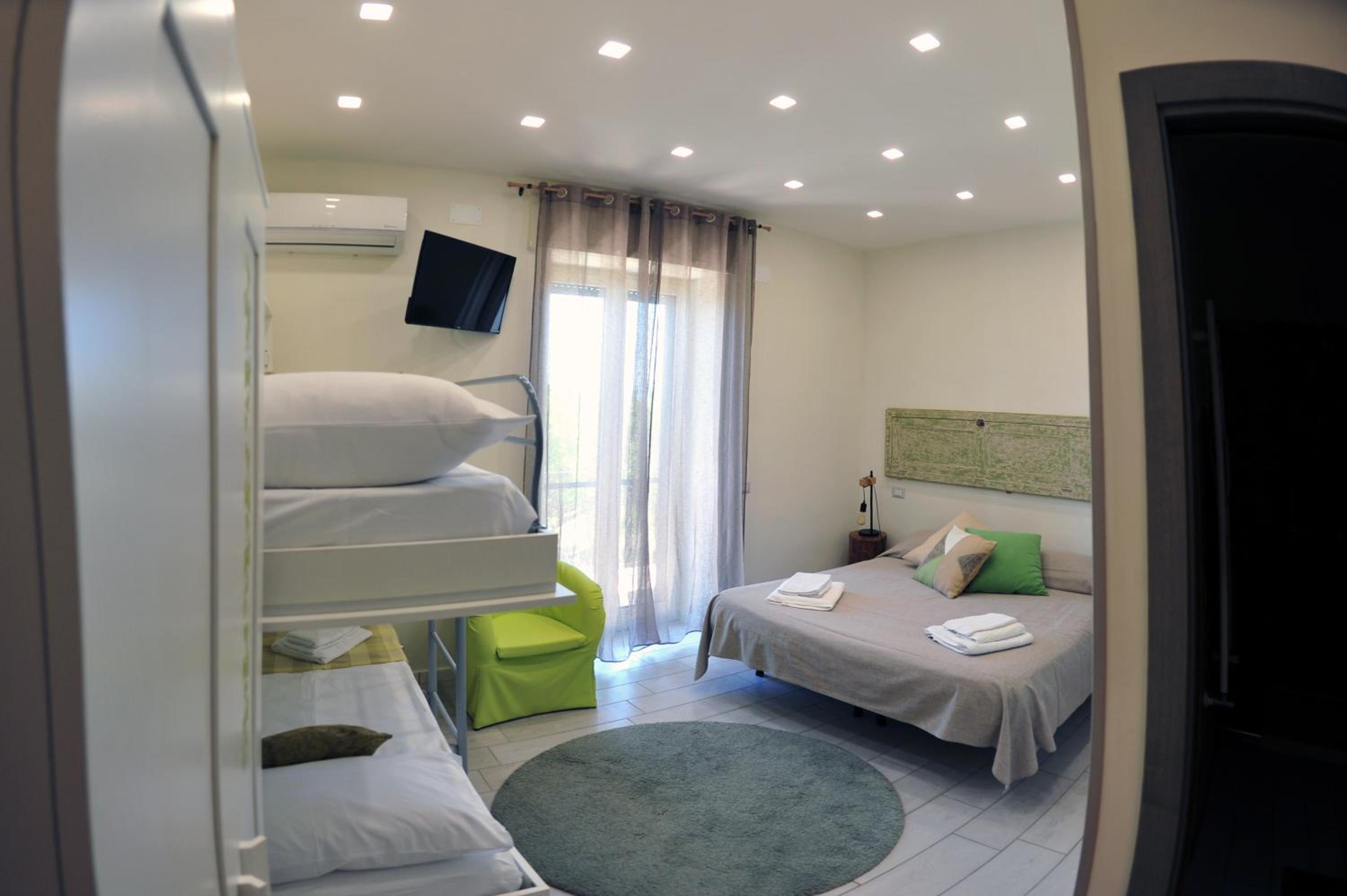 Deluxe Double Room with Extra Bed photo 3